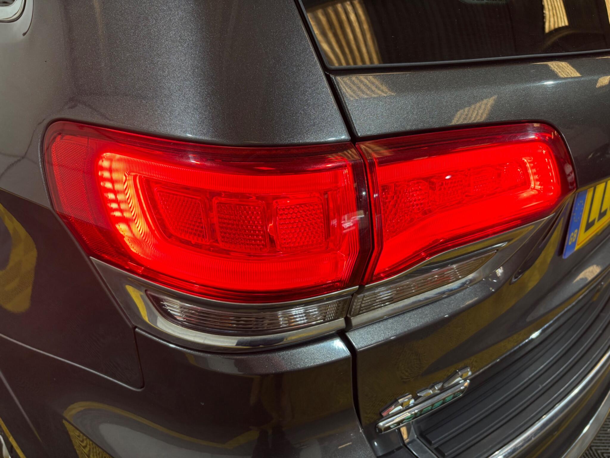 Jeep Grand Cherokee view 82