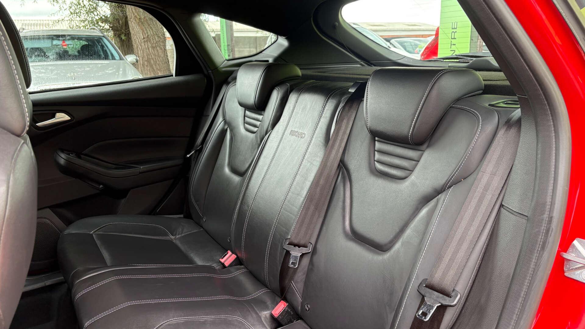 Ford Focus view 3