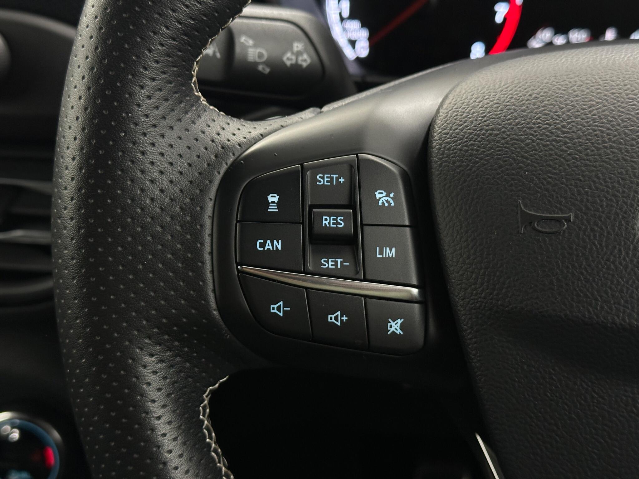 Ford Focus view 15