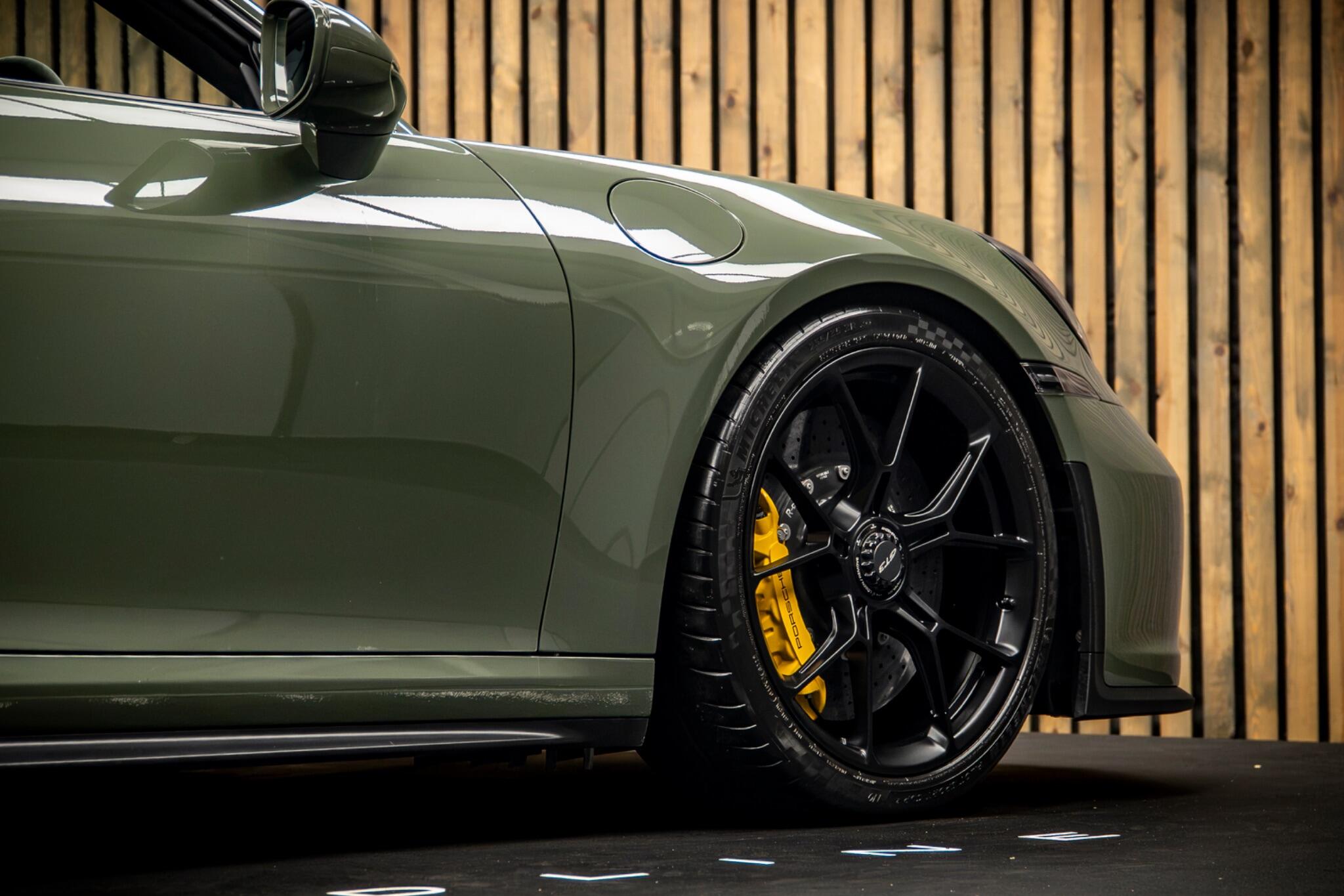 Porsche 911 view 14