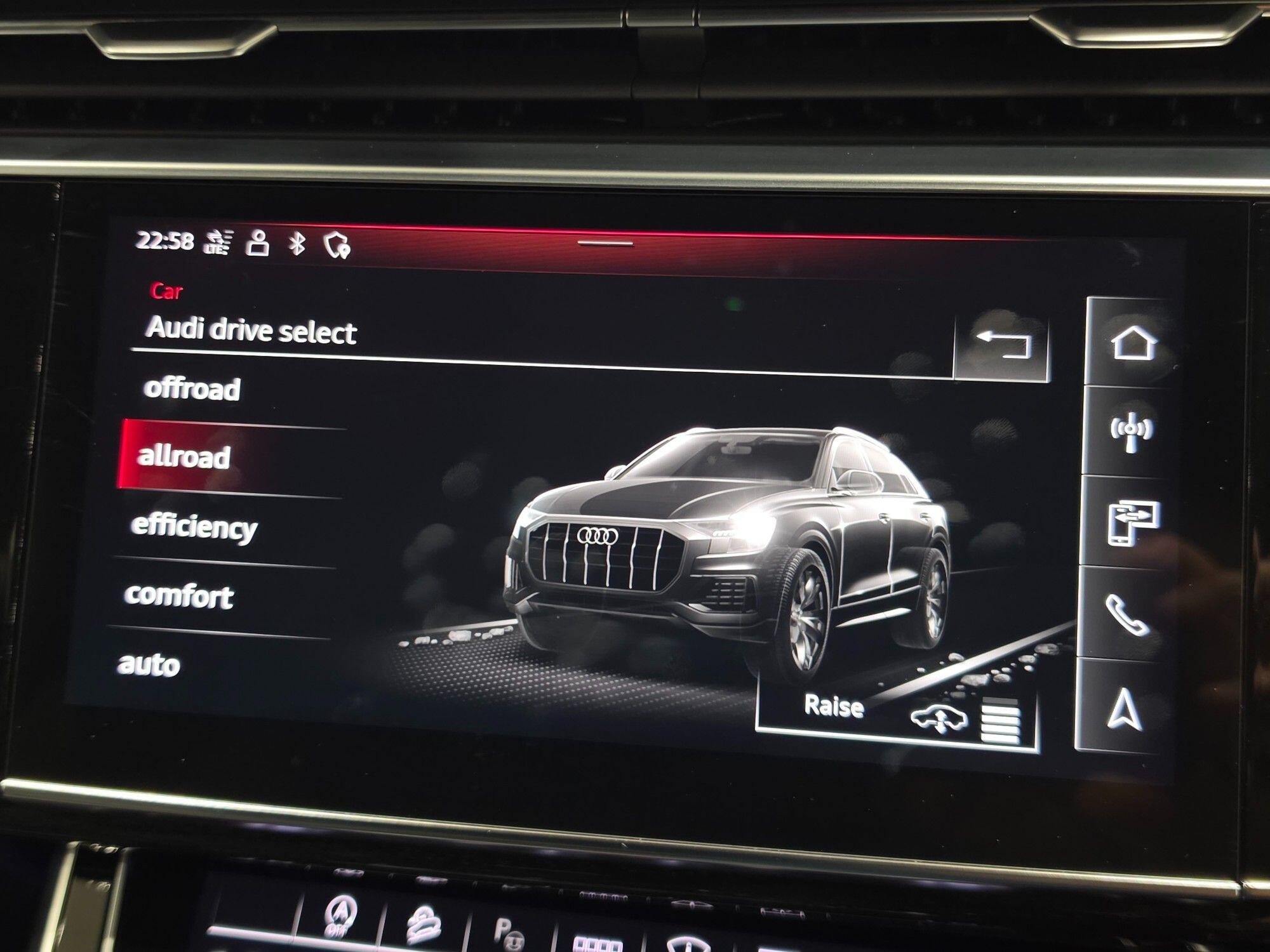 Audi Q8 view 38