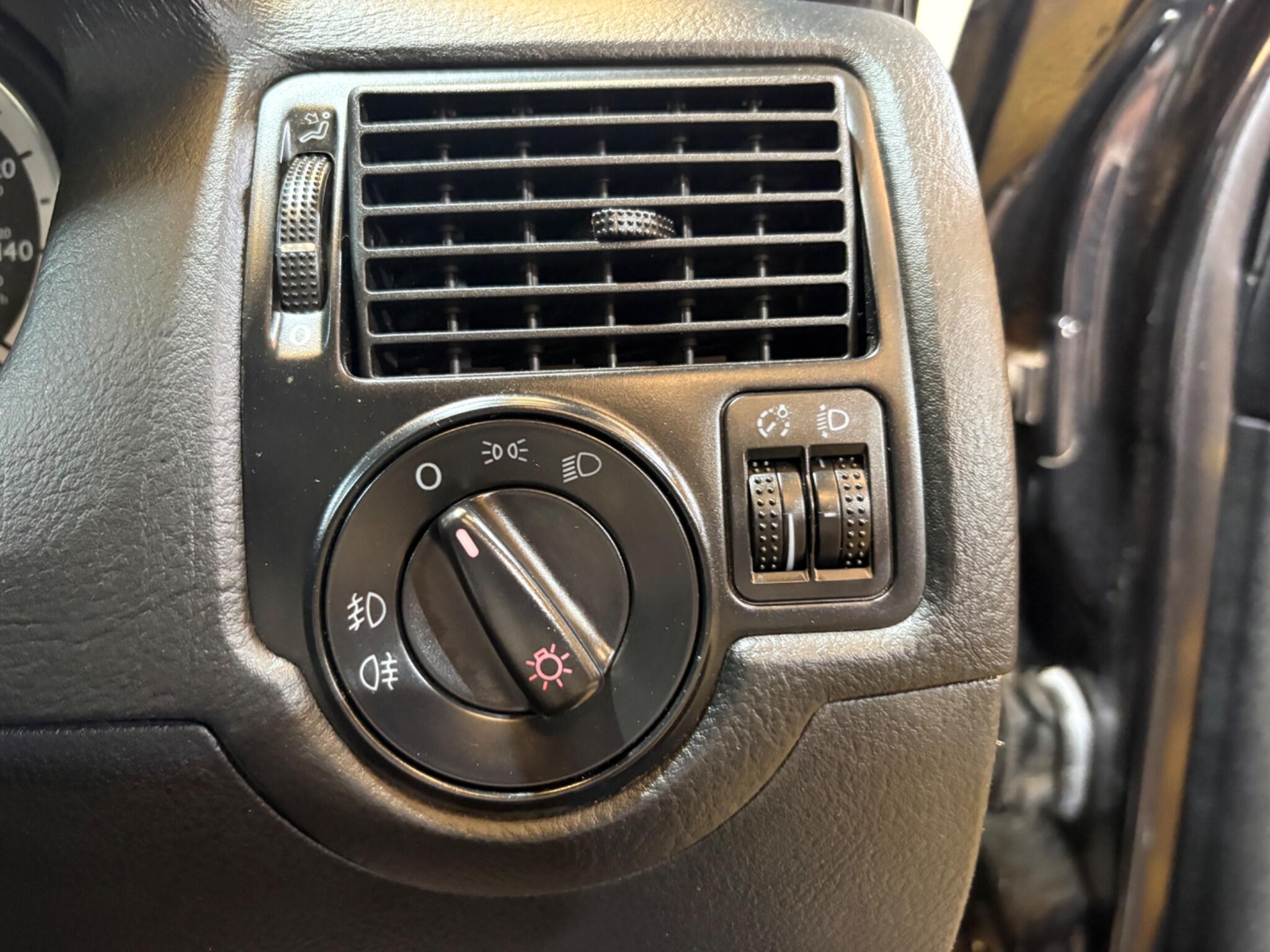 Volkswagen Golf view 31