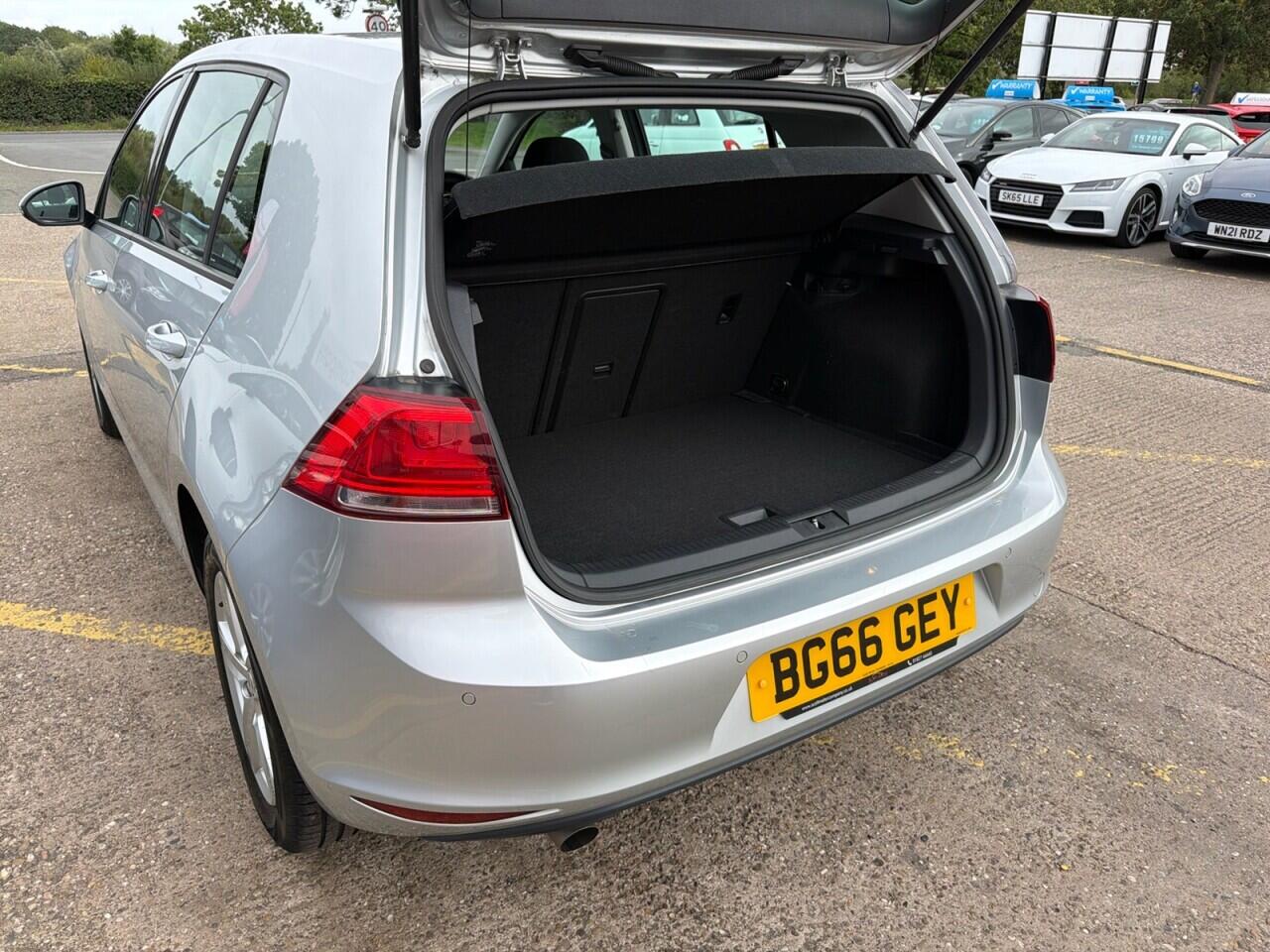 Volkswagen Golf view 18