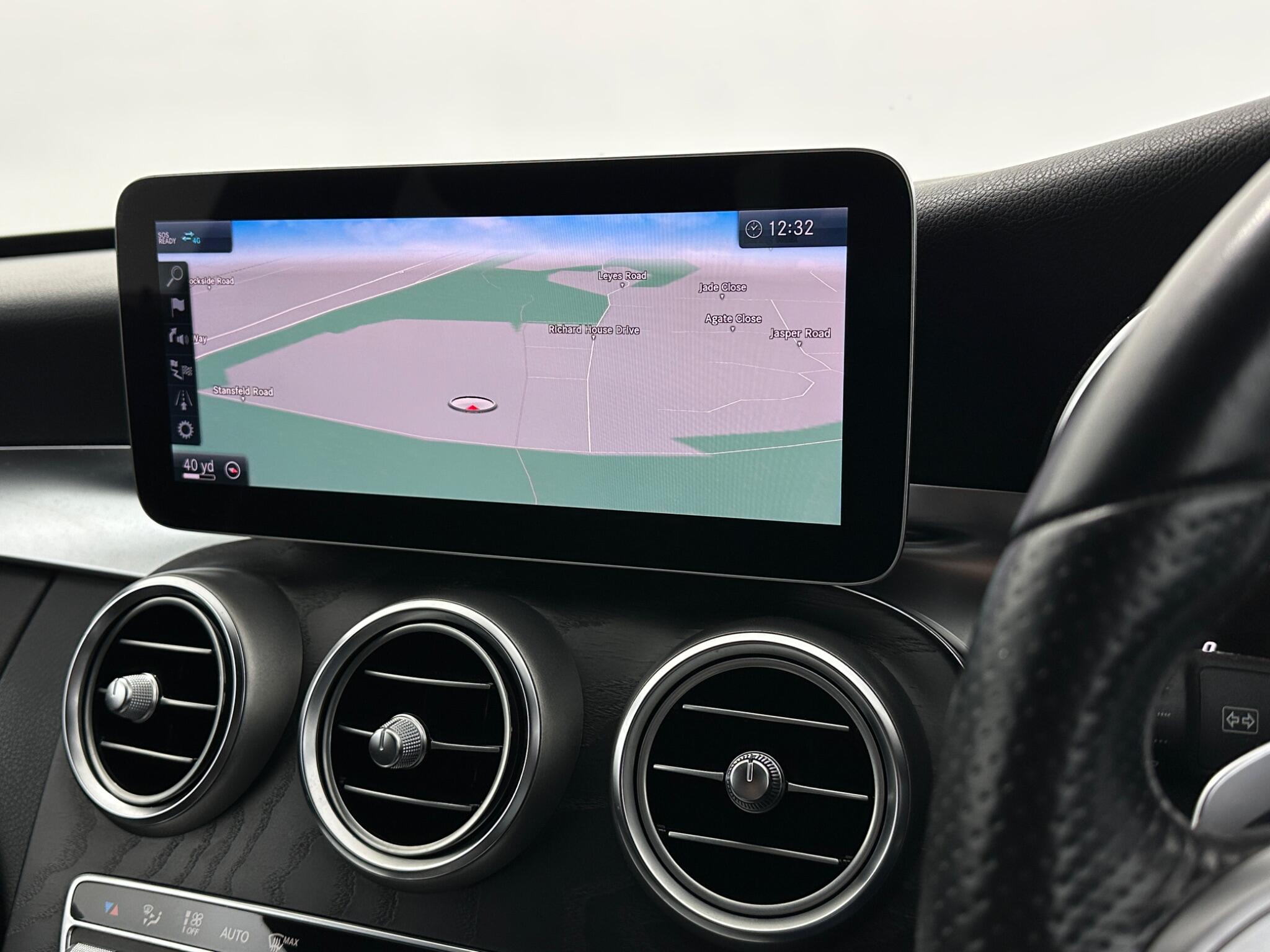 Mercedes-Benz C Class view 24