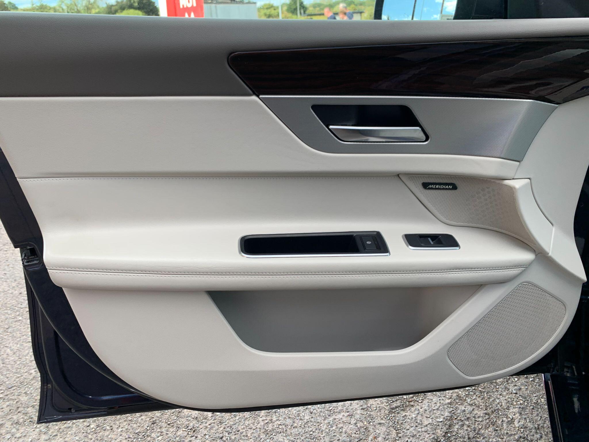 Jaguar XF view 27