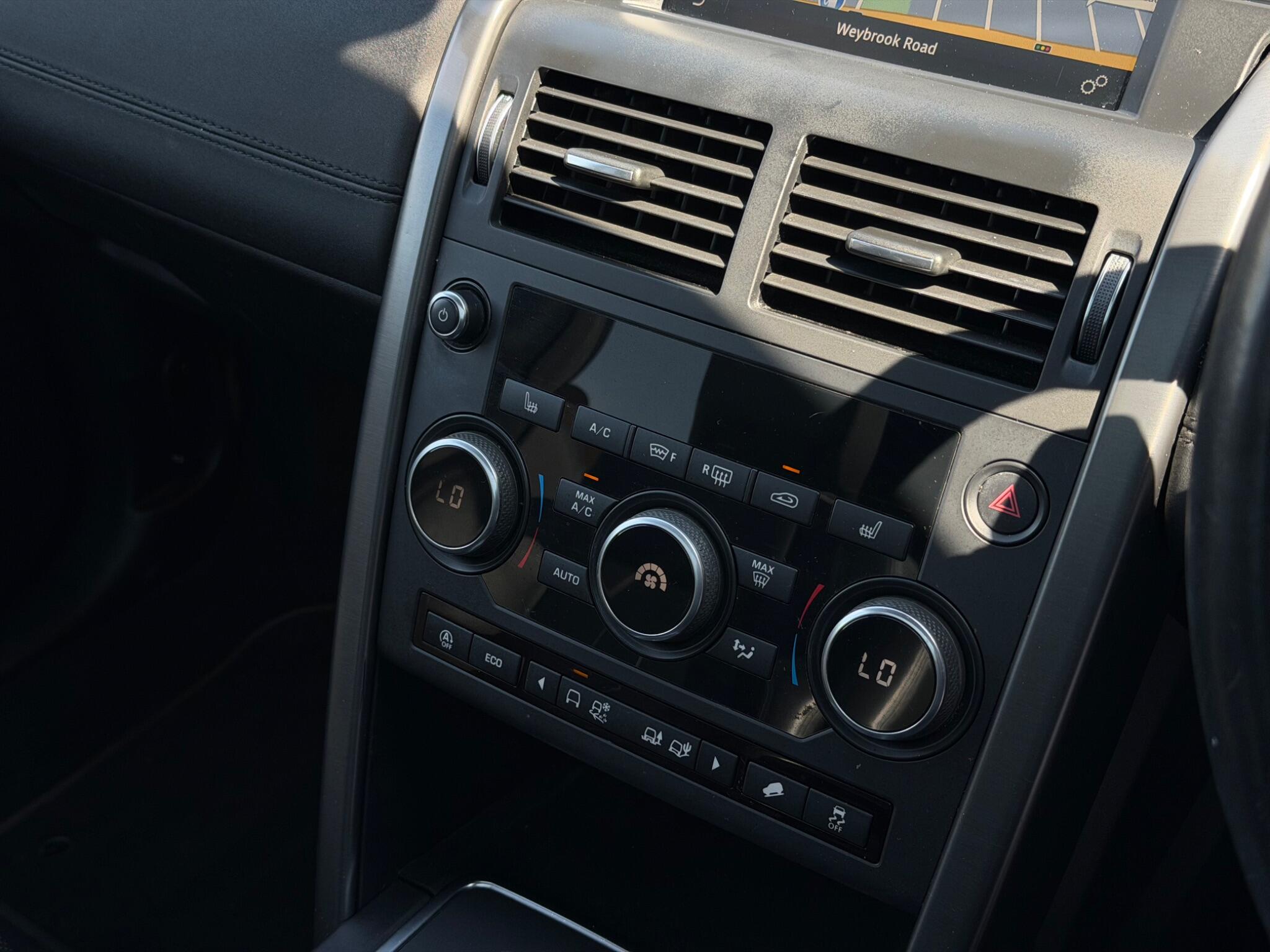 Land Rover Discovery Sport view 41