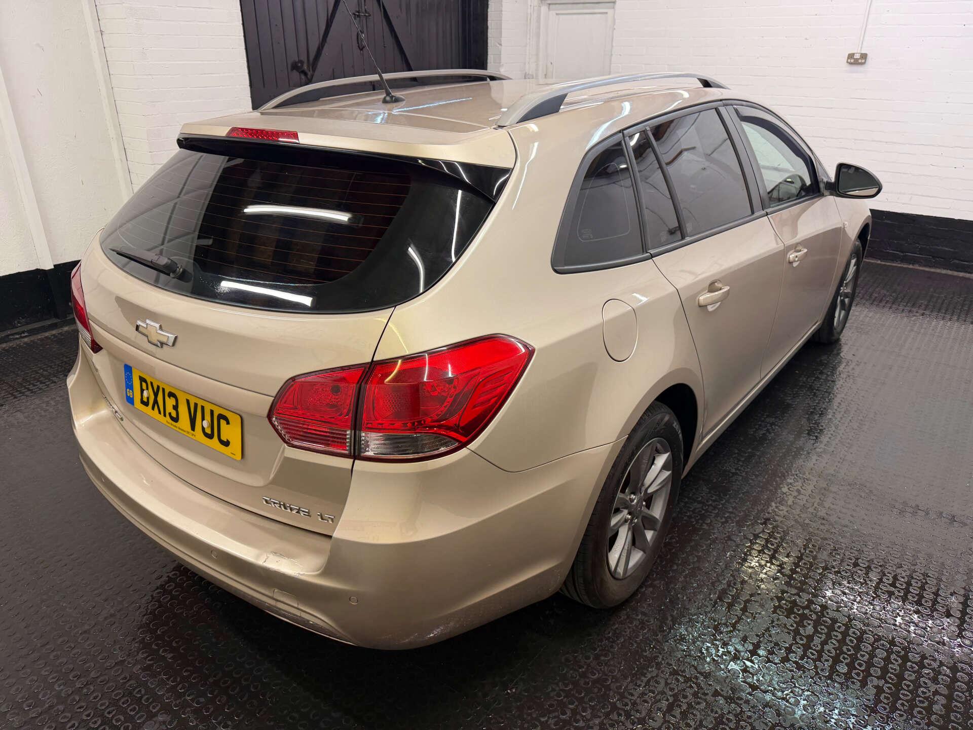 Chevrolet Cruze view 6