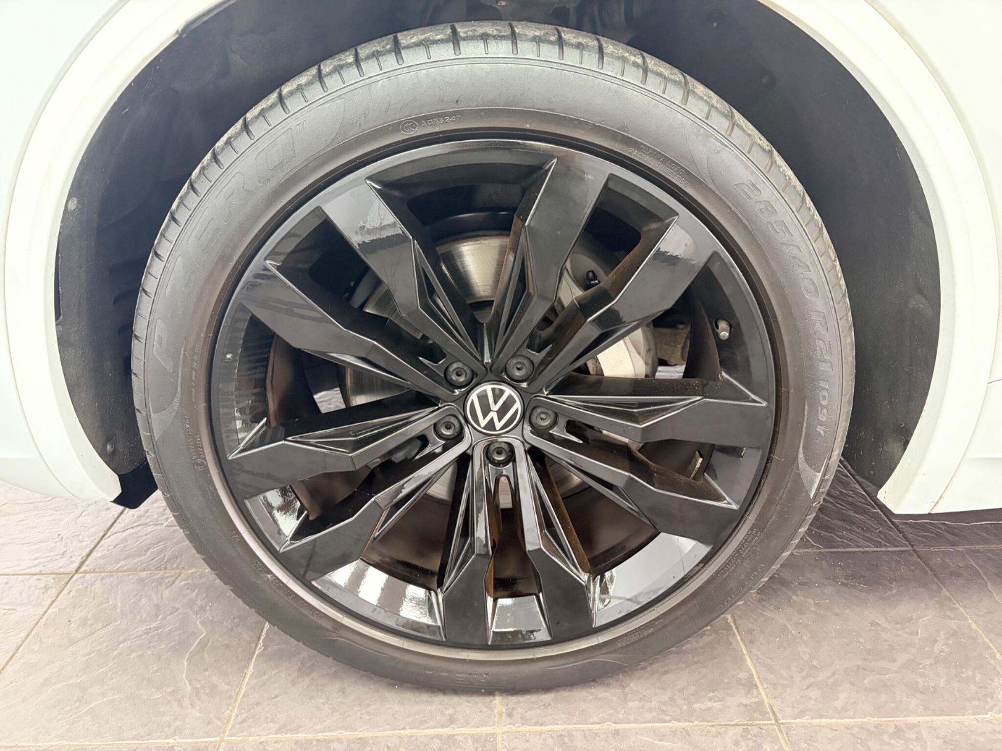 Volkswagen Touareg view 19