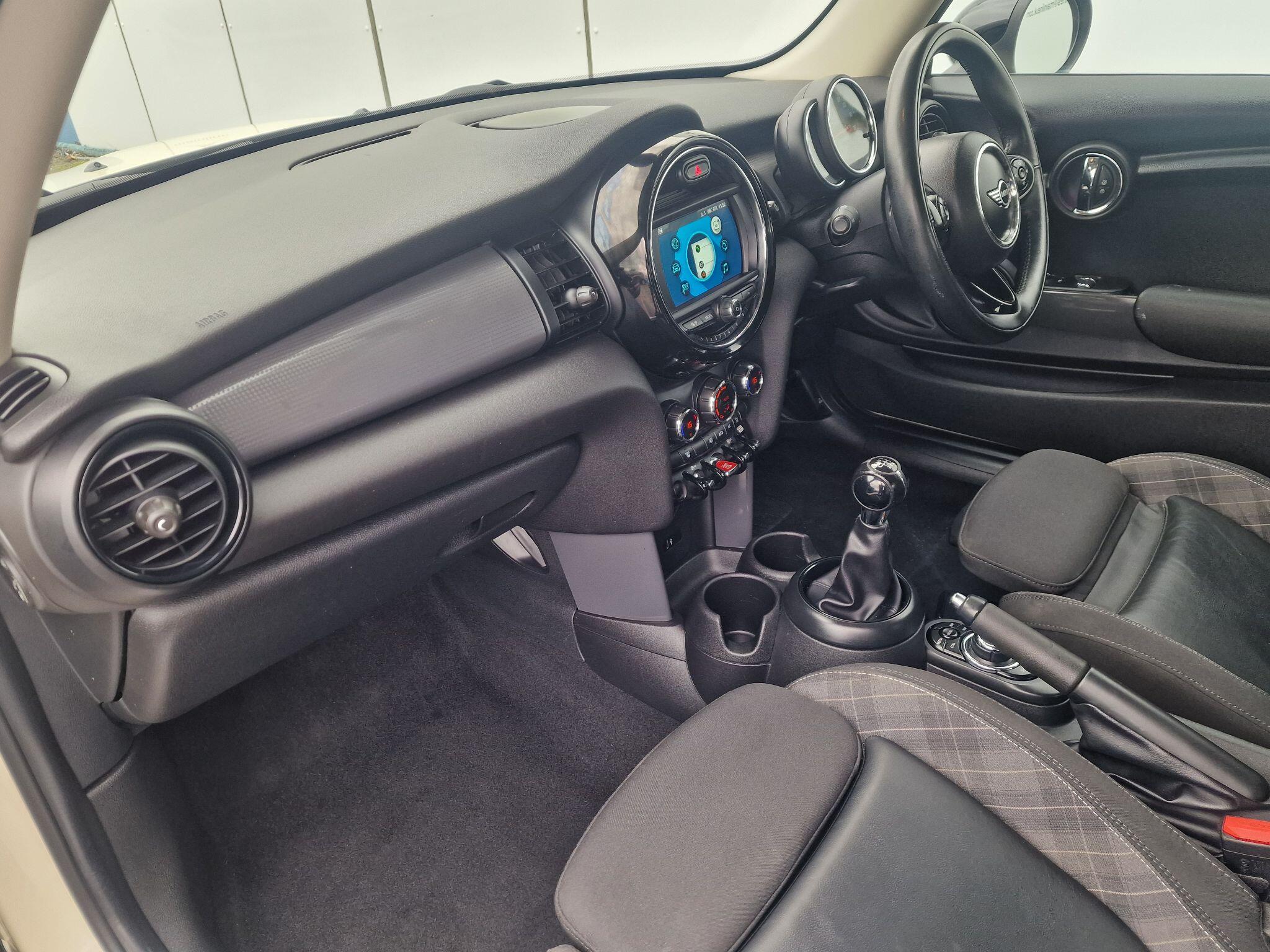 MINI Hatch view 28