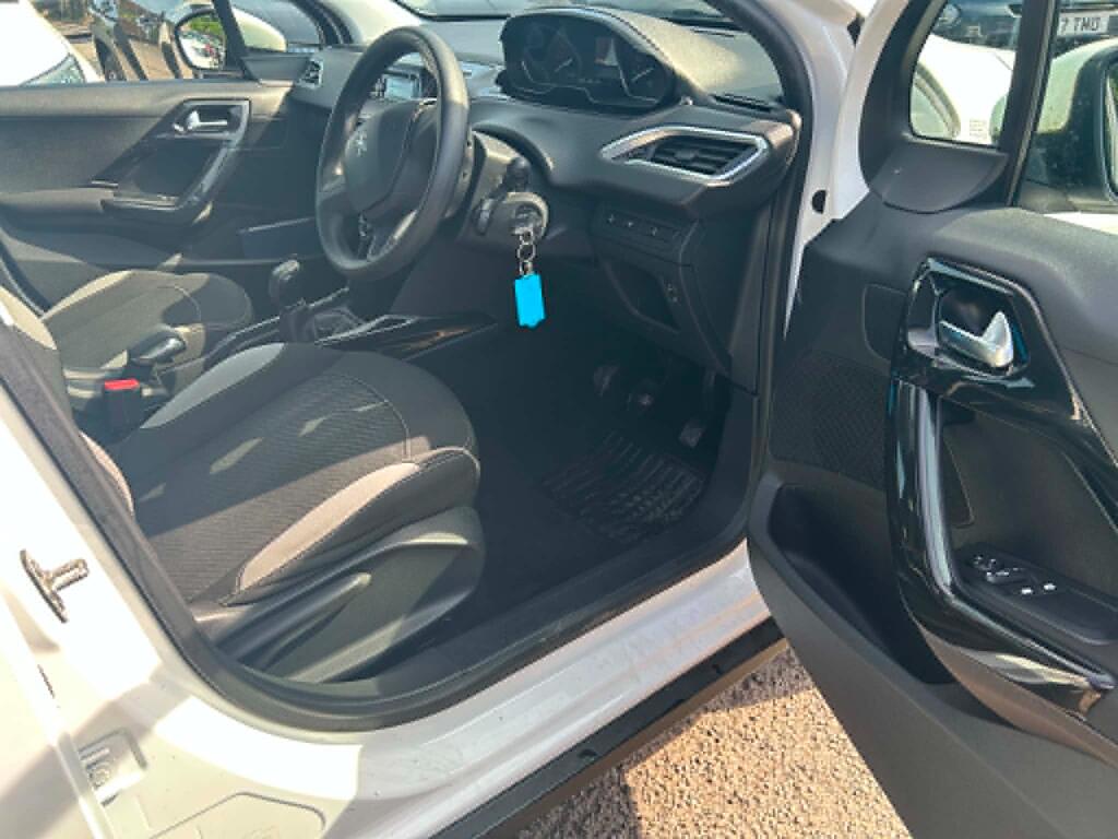 Peugeot 2008 view 9