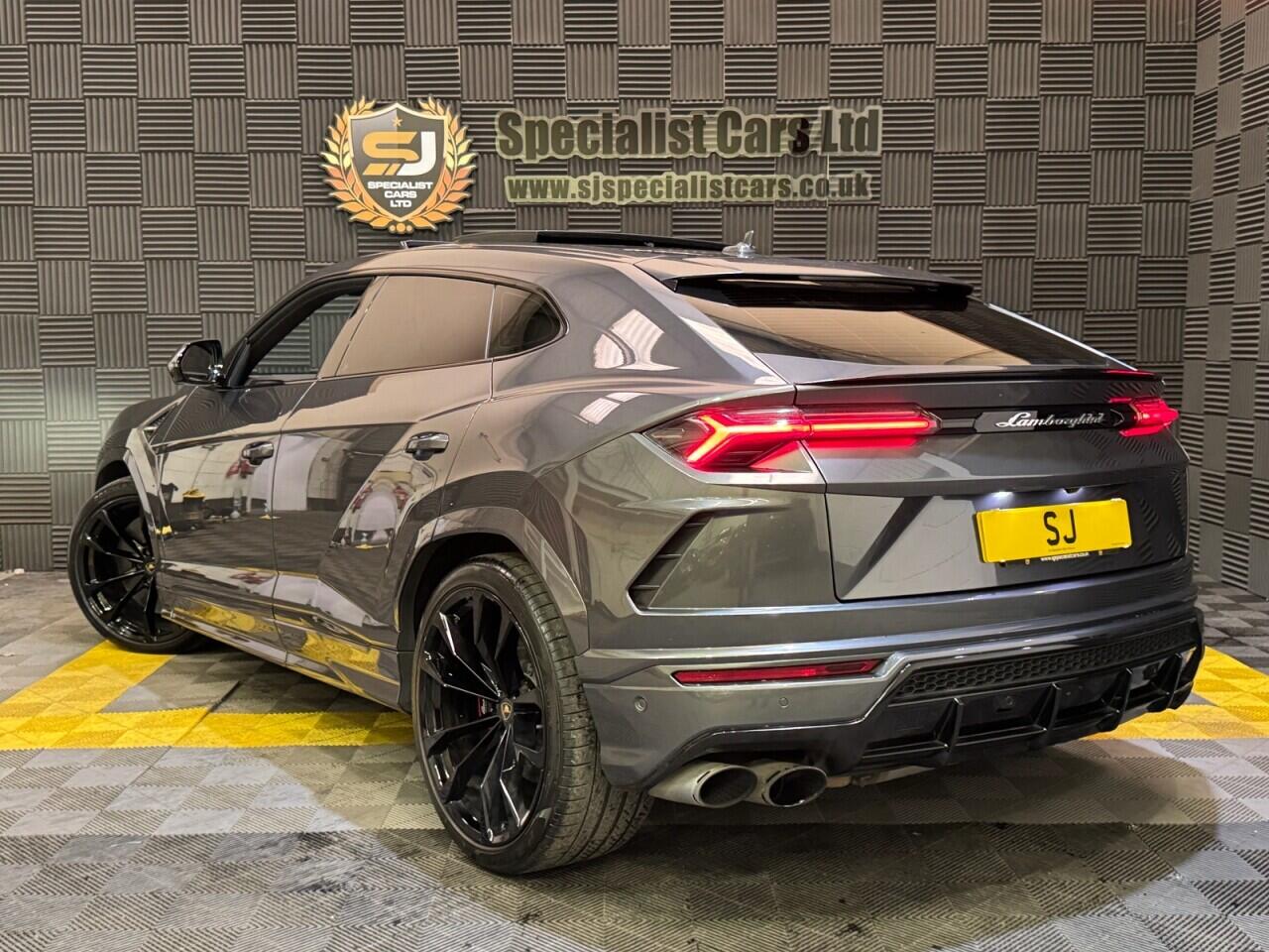 Lamborghini Urus view 9