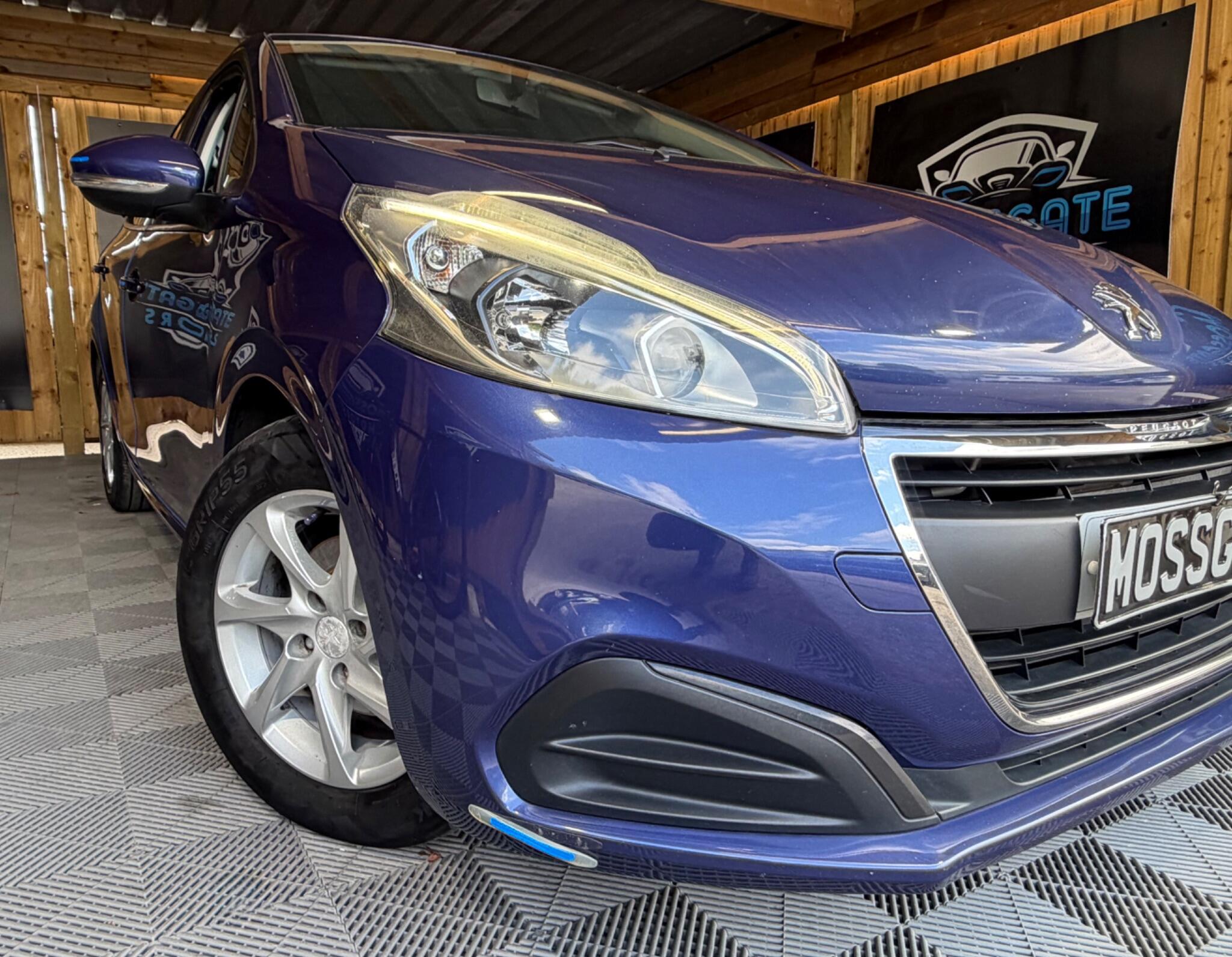 Peugeot 208 view 2
