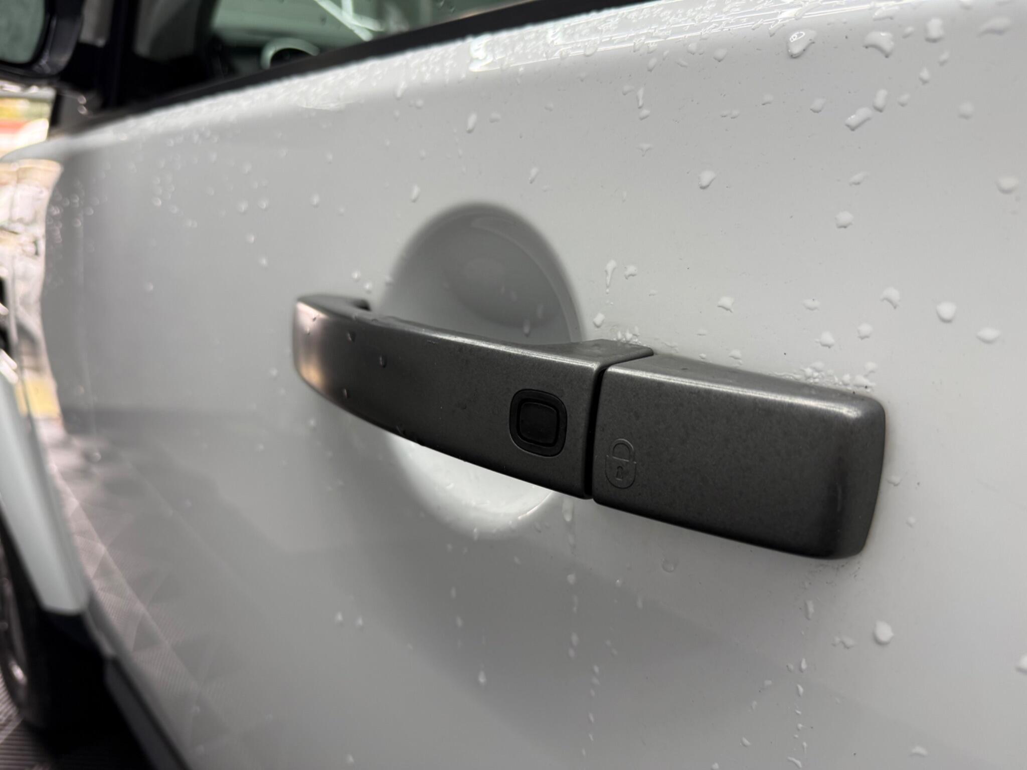 Land Rover Discovery 4 view 26