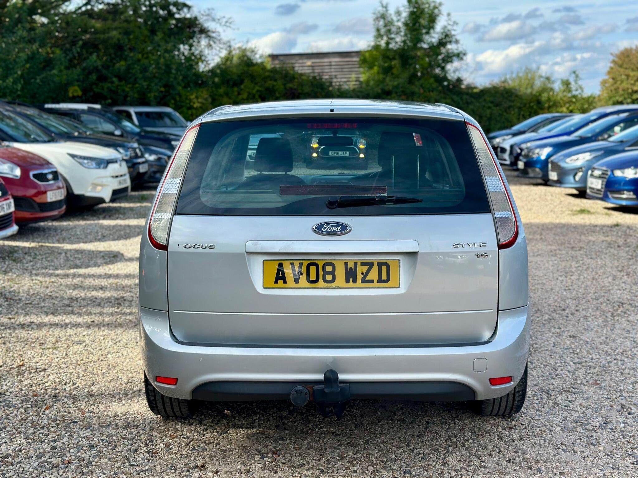Ford Focus view 15