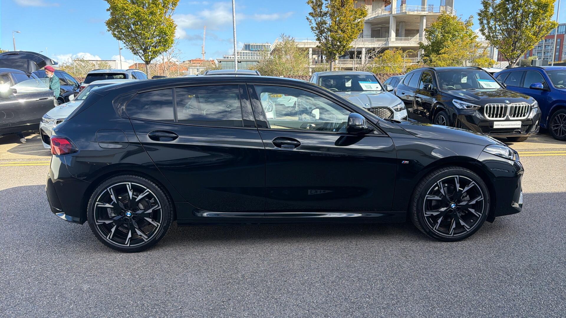 BMW 1 Series view 30