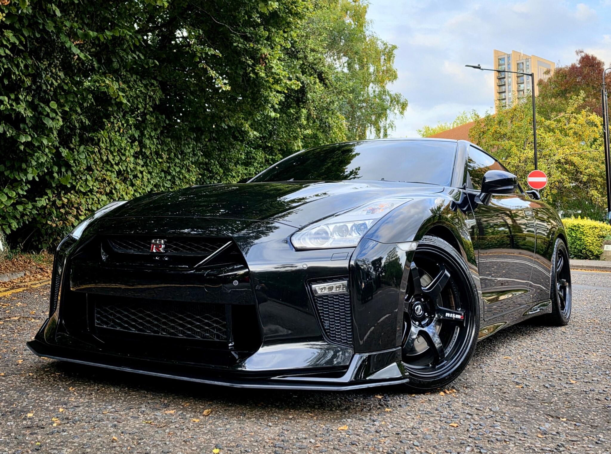 Nissan GT-R view 5