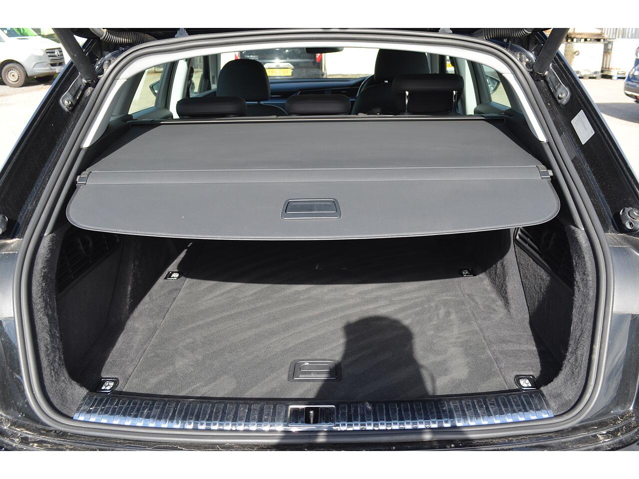 Audi E-Tron view 35