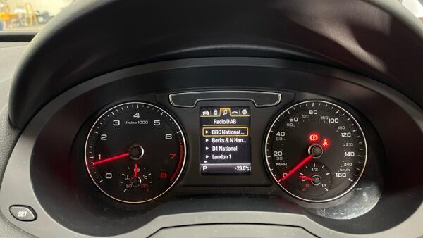 Audi Q3 view 12