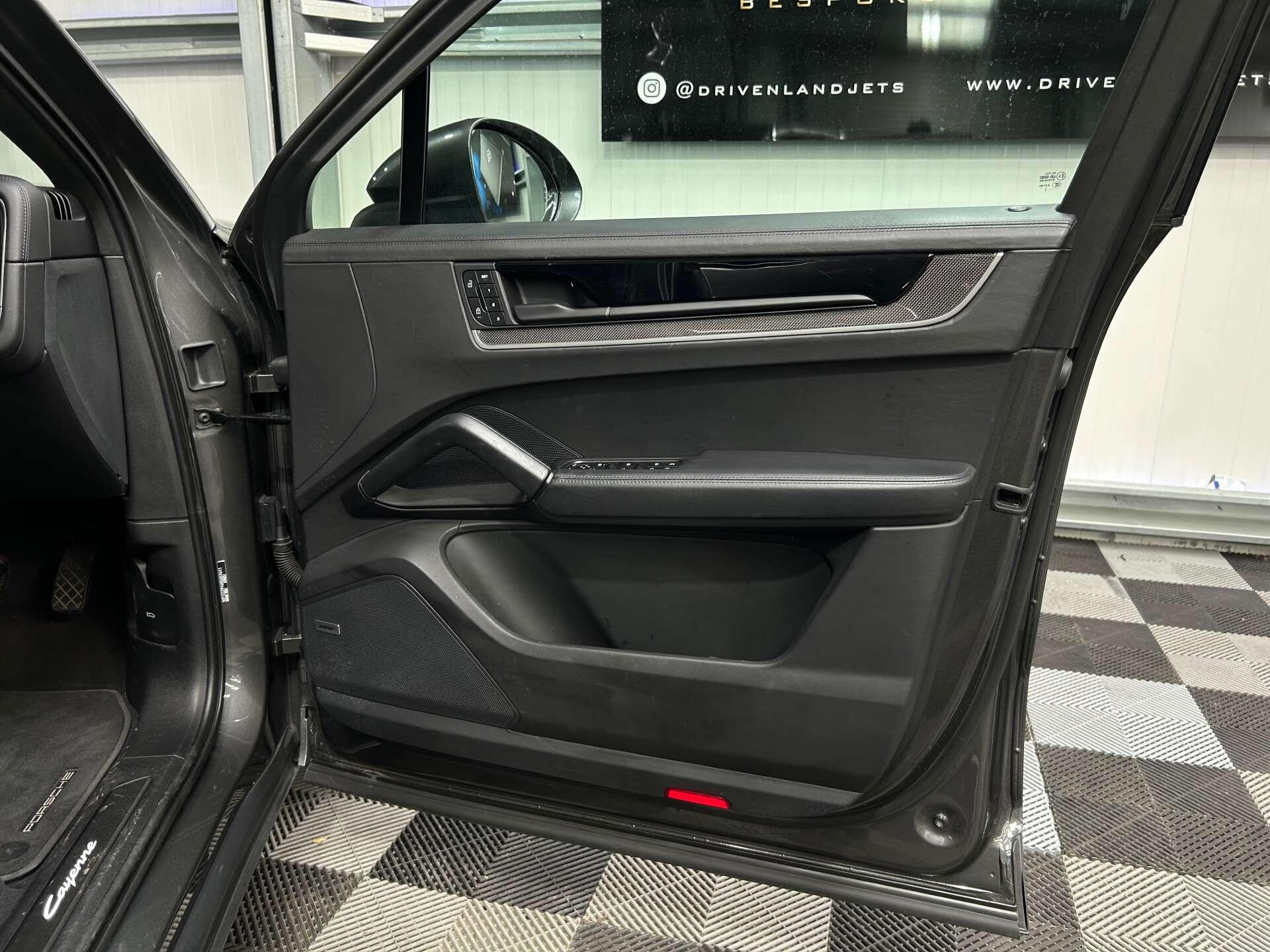 Porsche Cayenne view 22