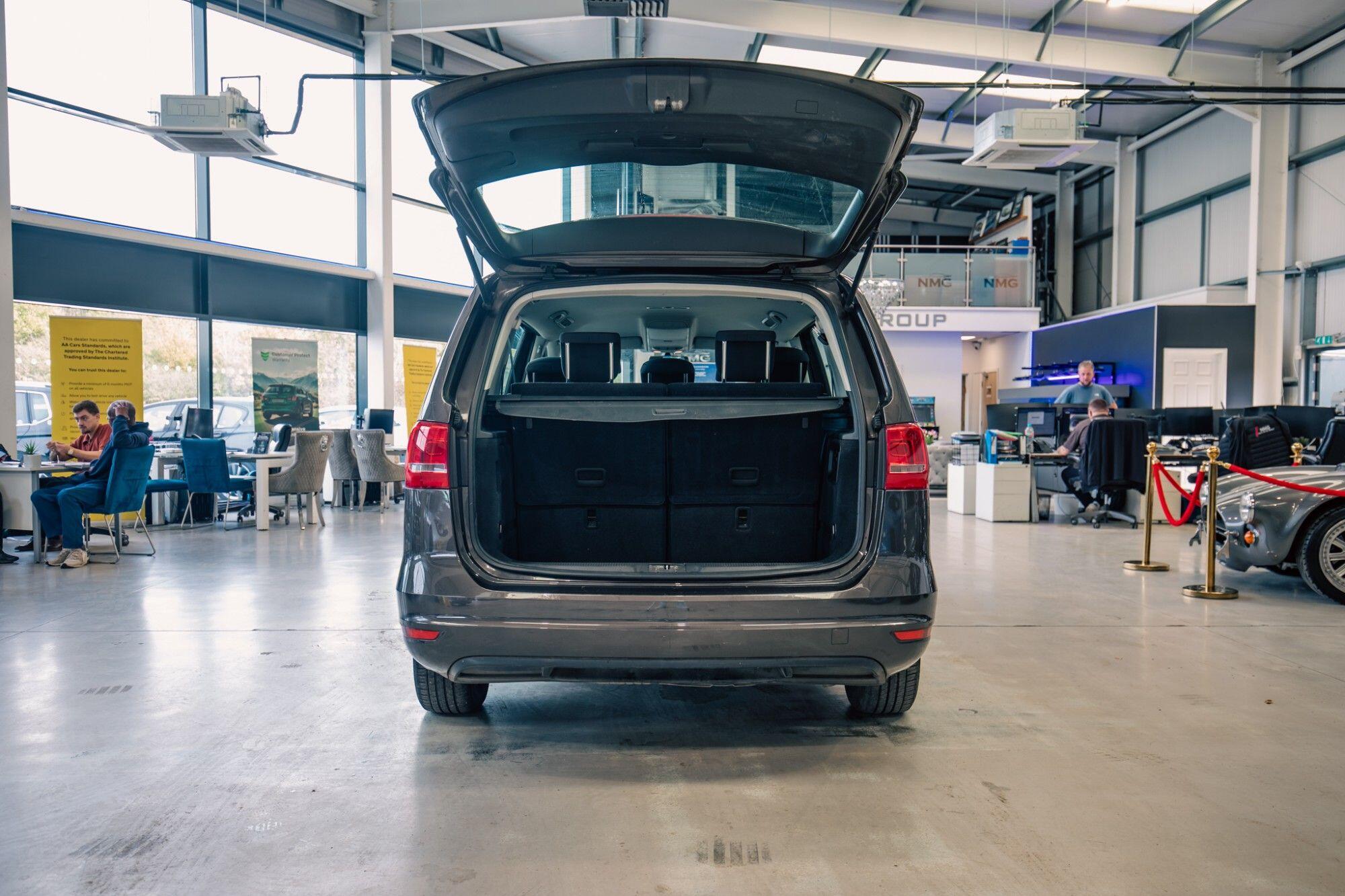 Volkswagen Sharan view 29