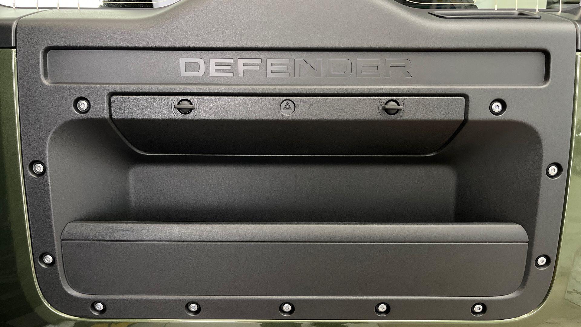 Land Rover Defender view 30