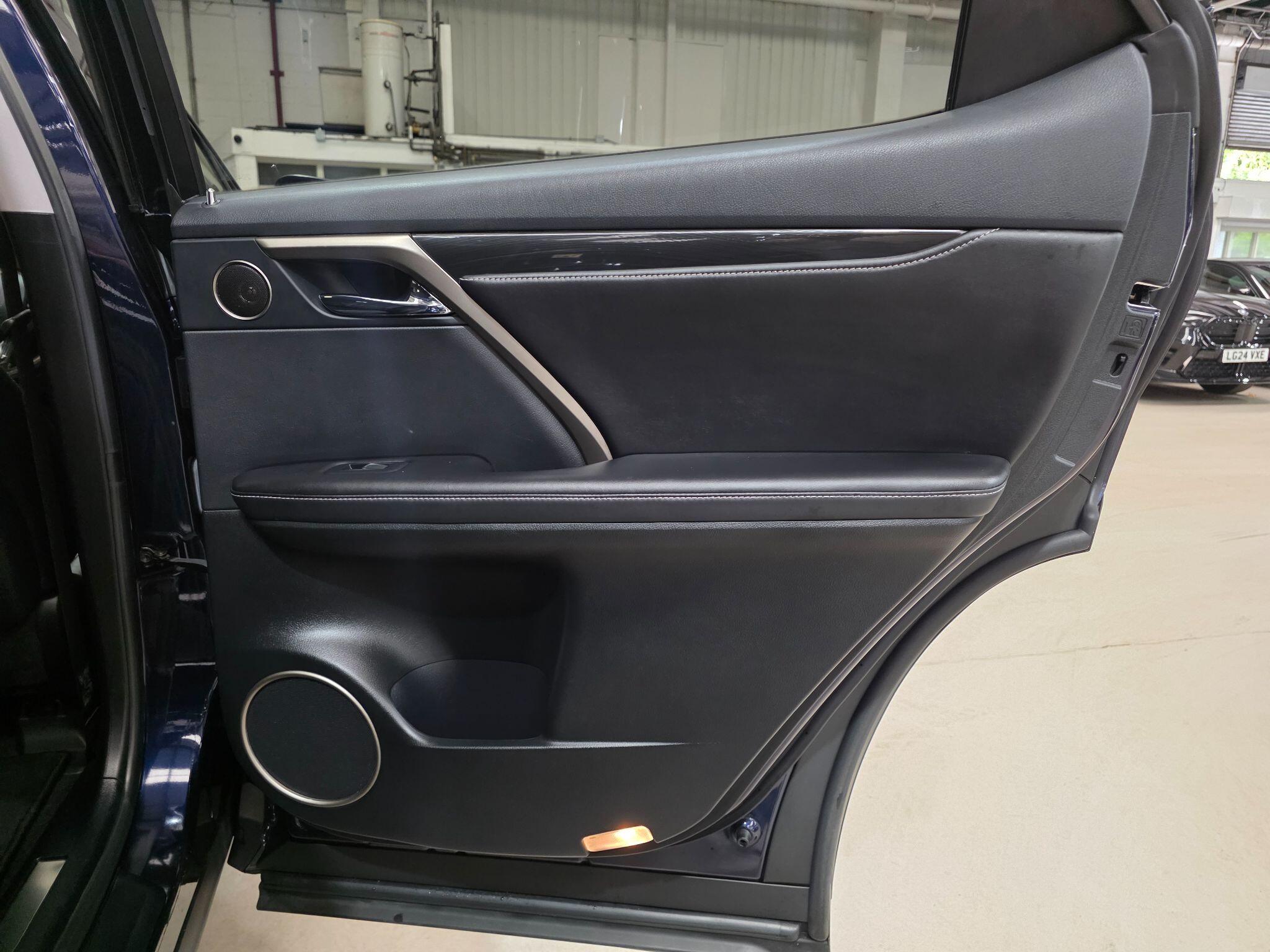 Lexus RX view 24