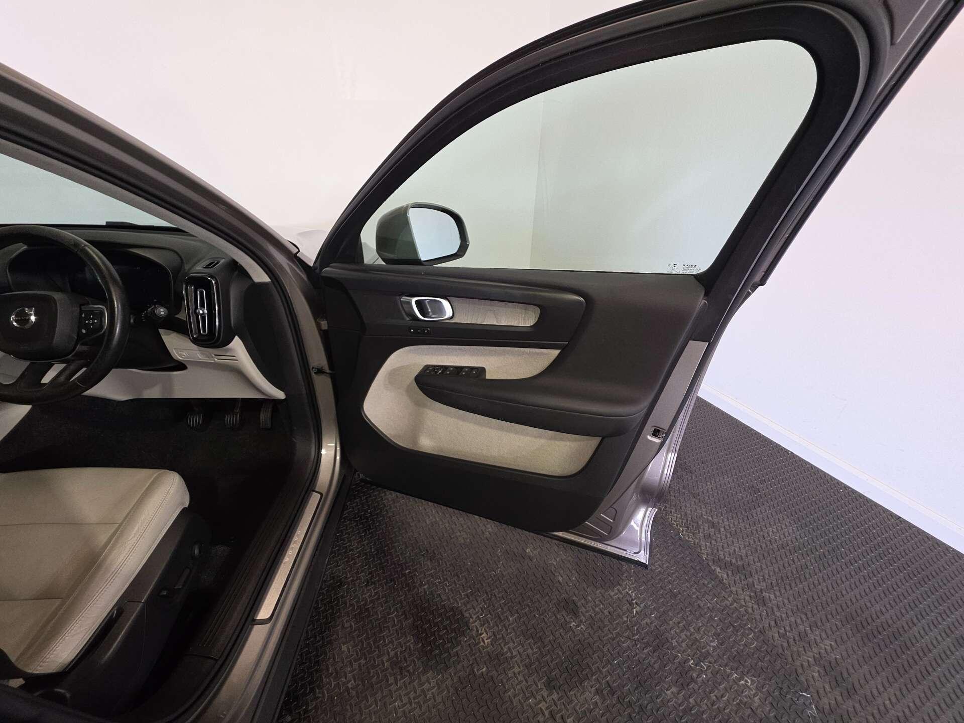 Volvo XC40 view 38