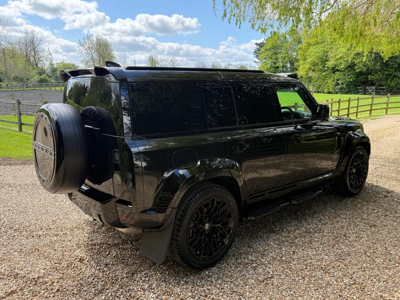 Land Rover Defender 110 view 11