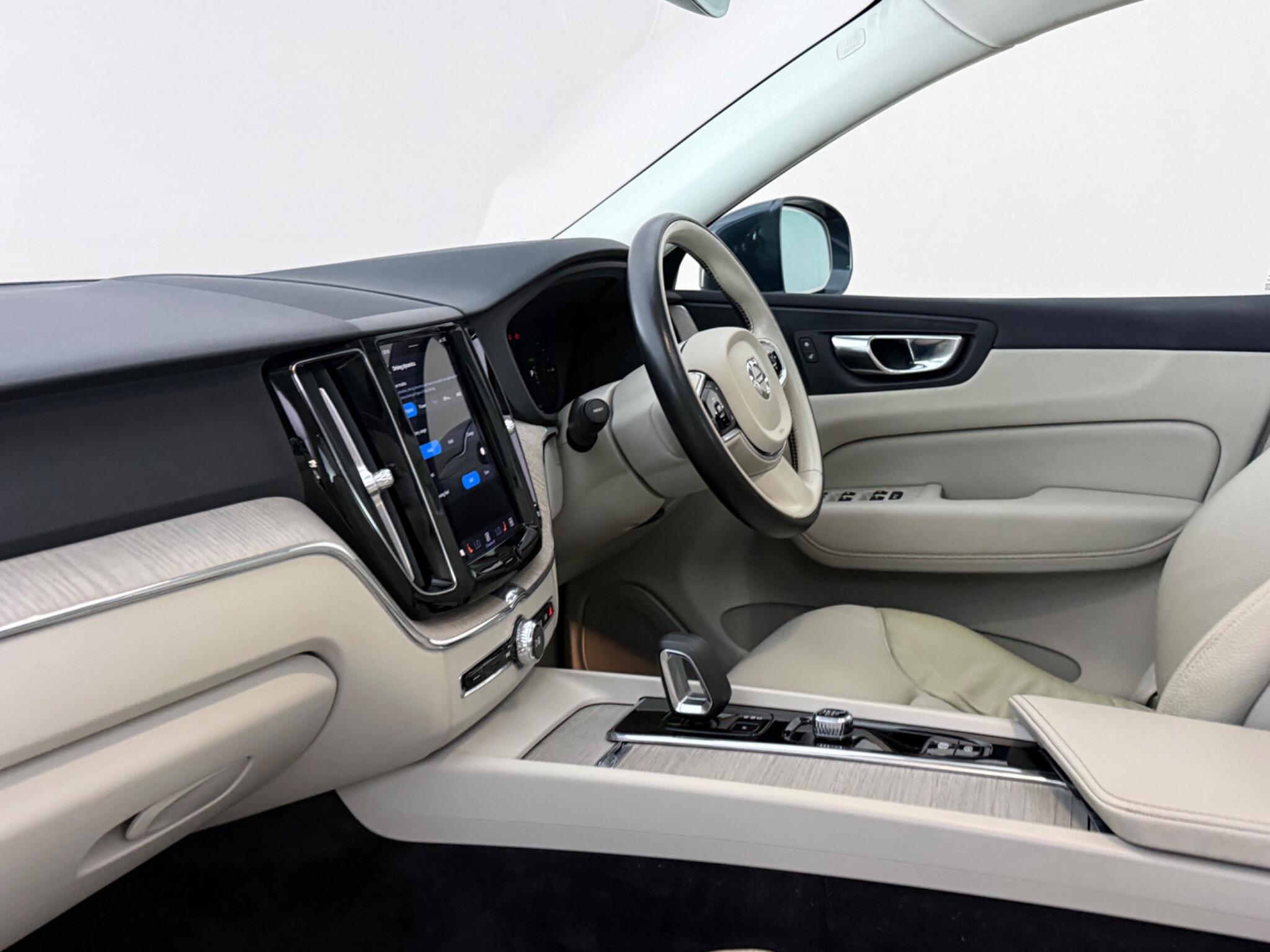 Volvo XC60 view 4