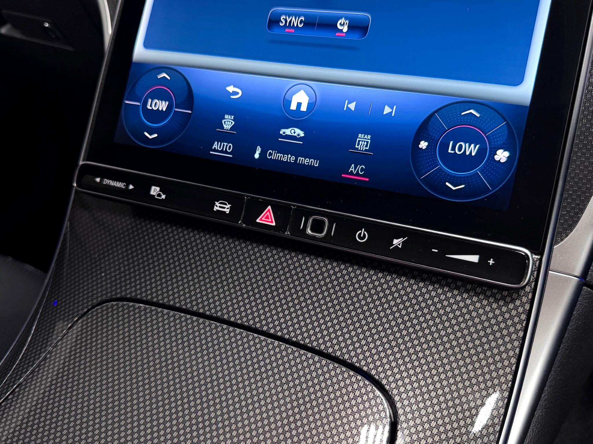 Mercedes-Benz C-Class view 29