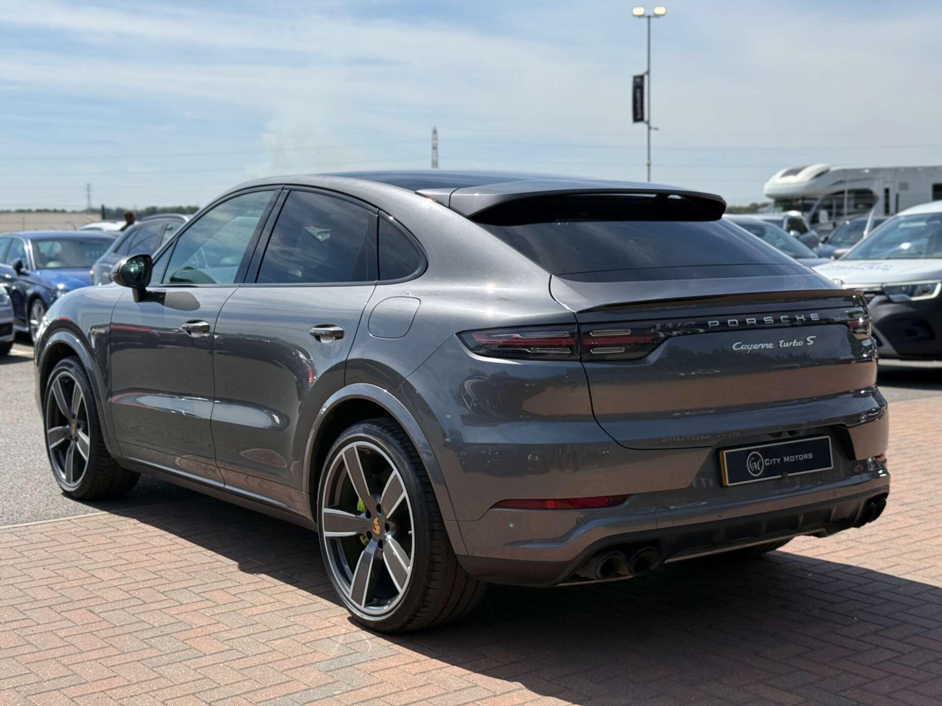 Porsche Cayenne view 26