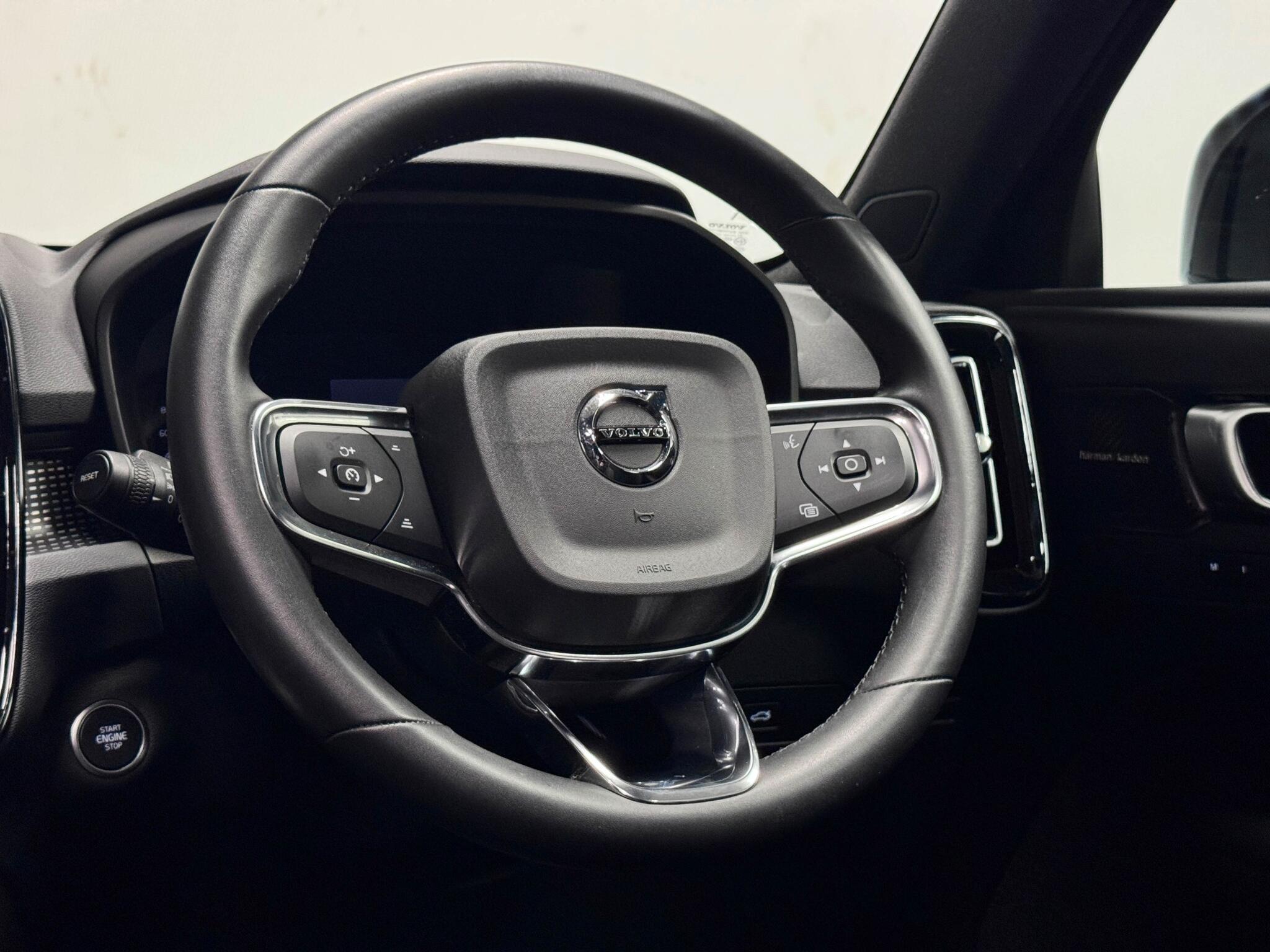 Volvo XC40 view 30