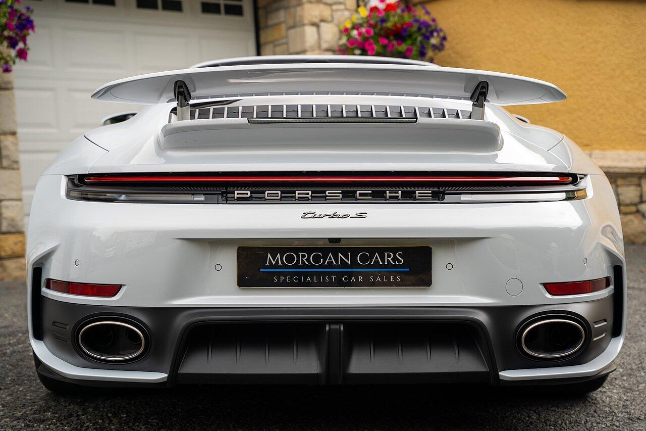 Porsche 911 view 22