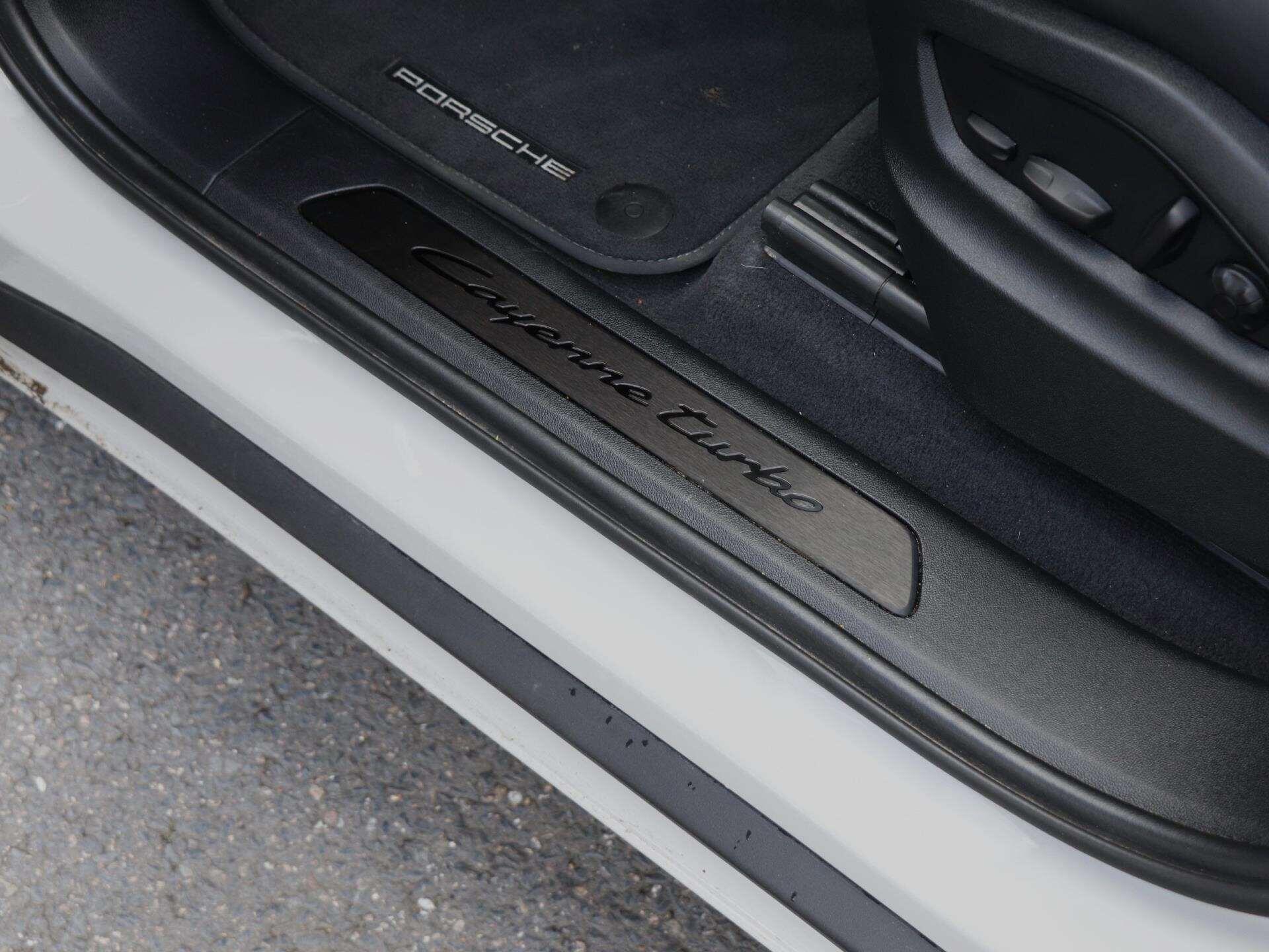 Porsche Cayenne view 28