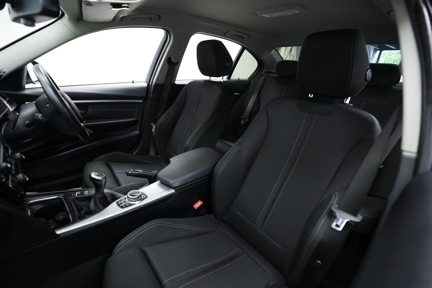 BMW 3 Series view 25