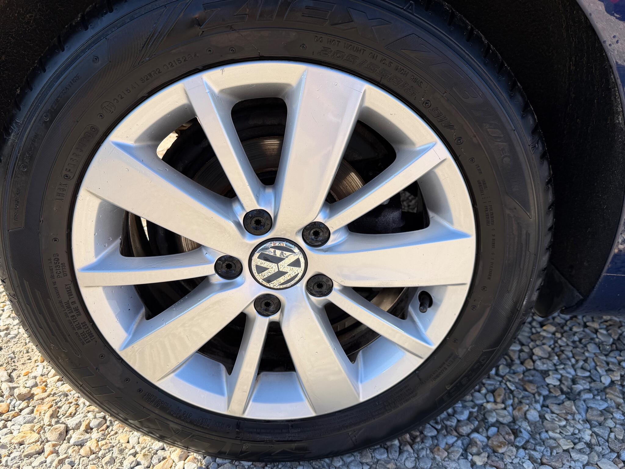Volkswagen Golf view 2