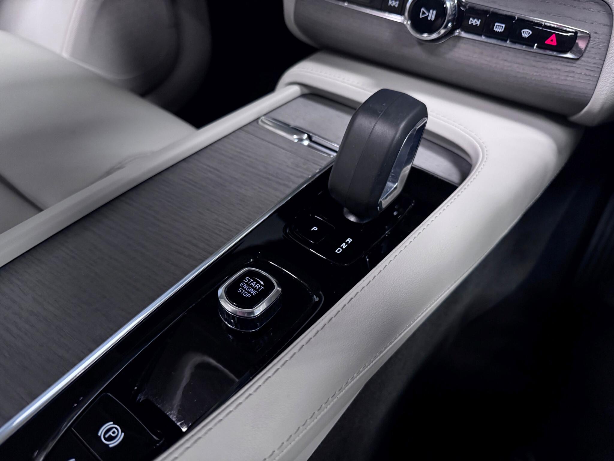 Volvo XC90 view 42