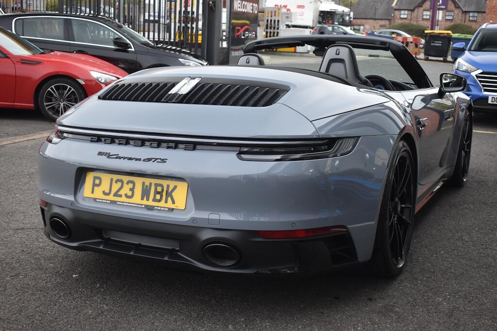 Porsche 911 view 33