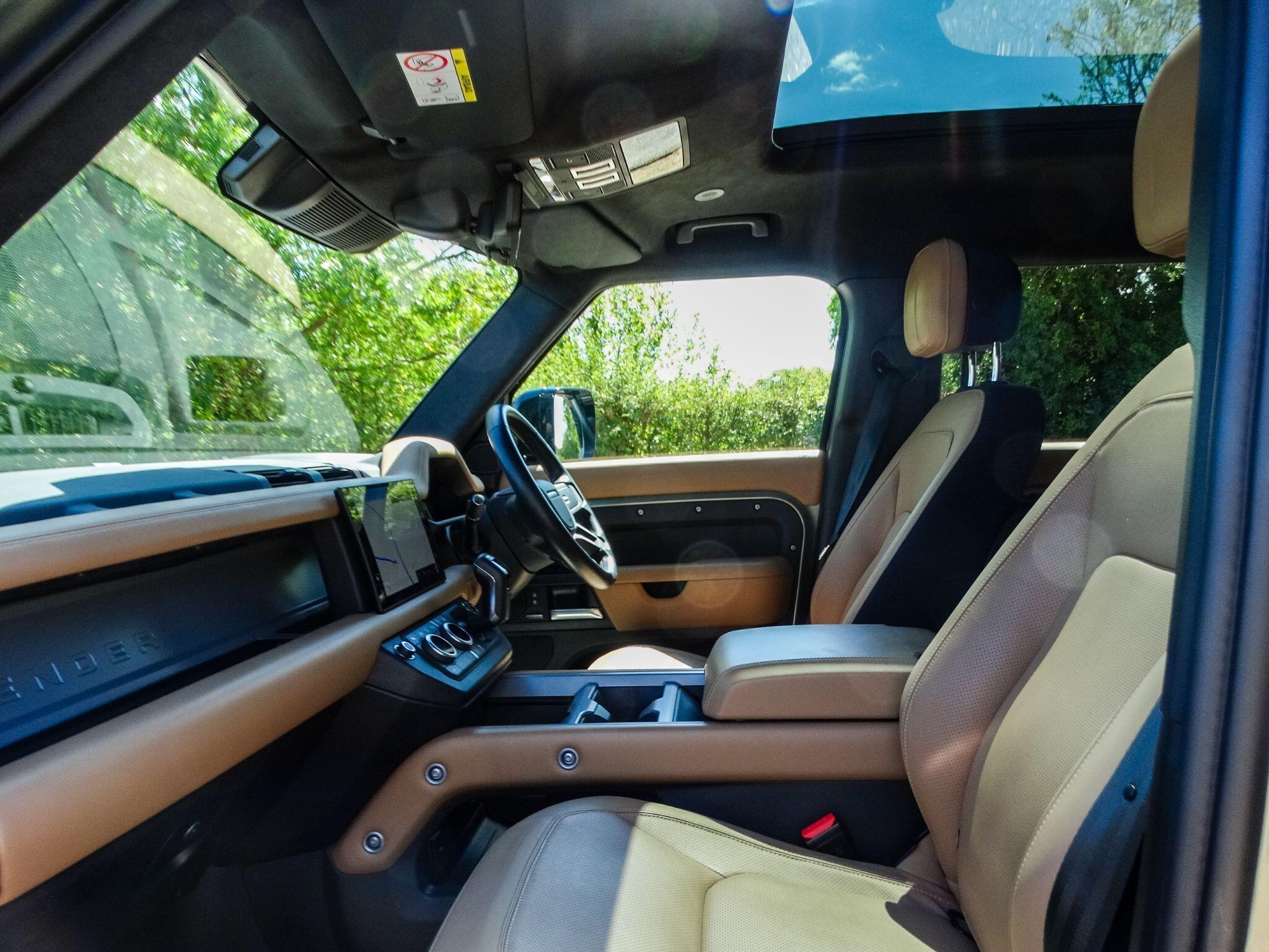 Land Rover Defender 110 view 3