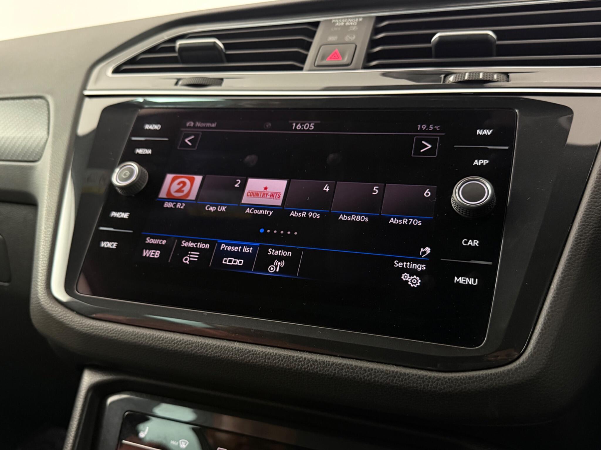 Volkswagen Tiguan view 25