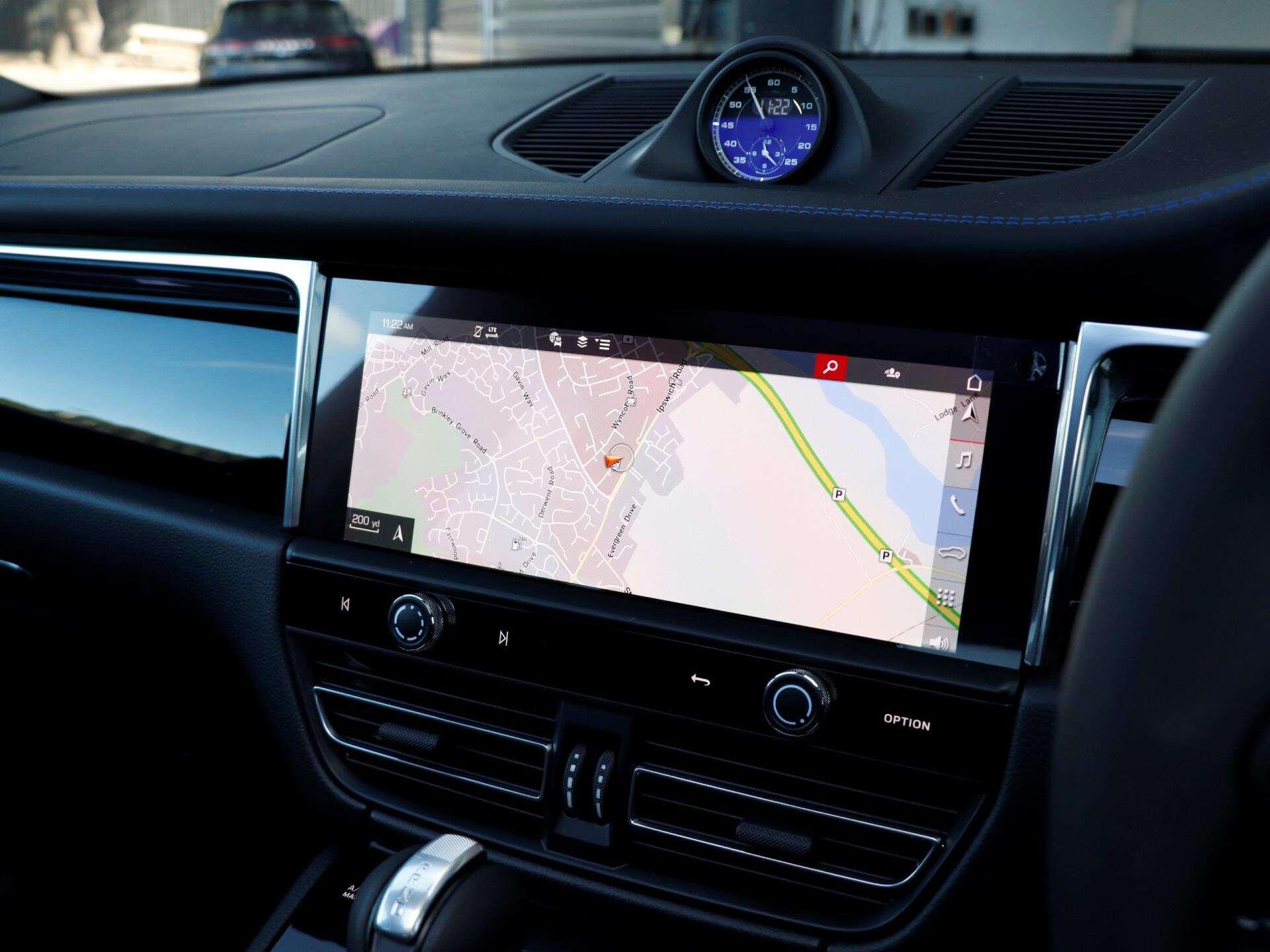 Porsche Macan view 15