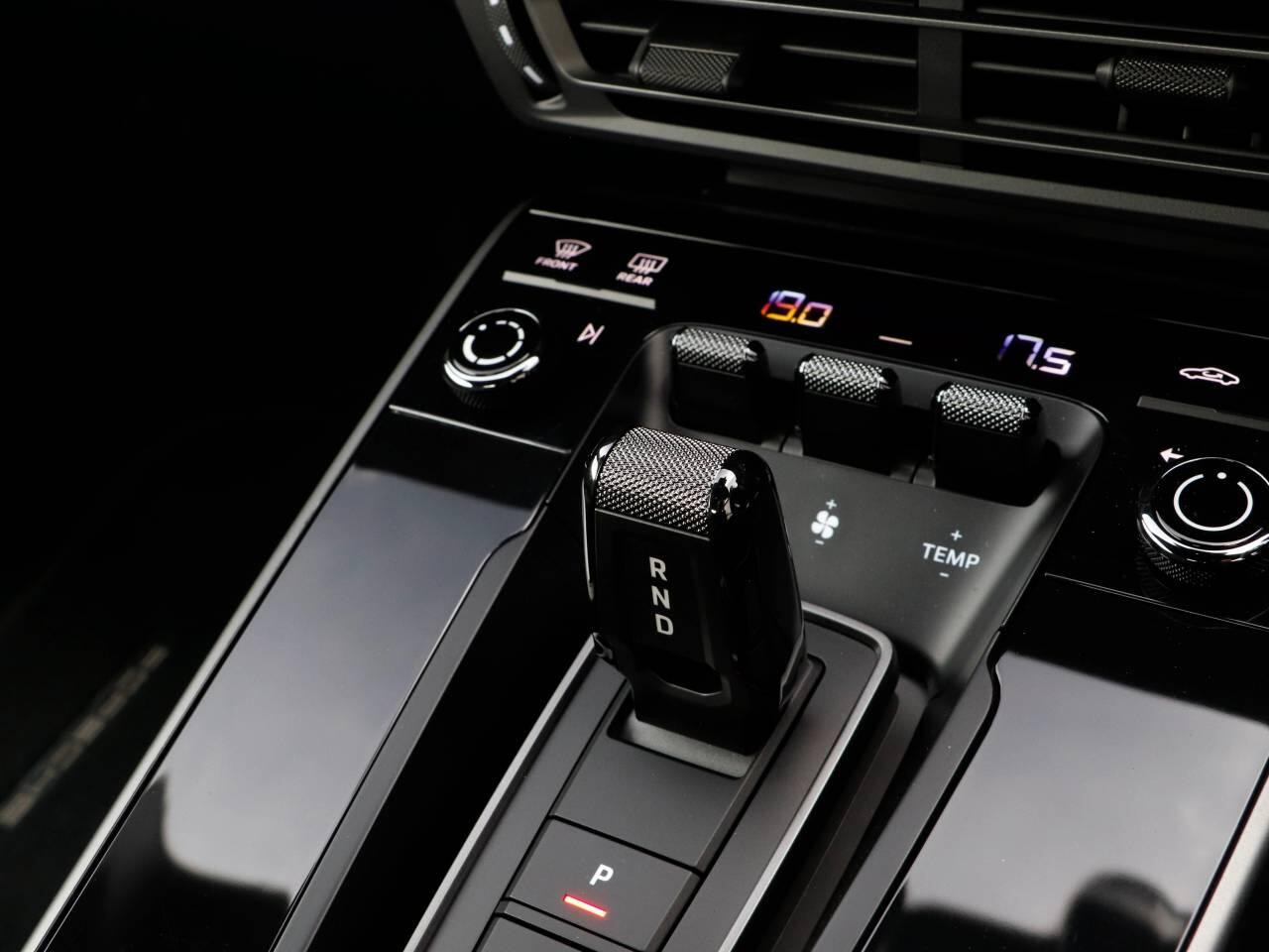 Porsche 911 view 19