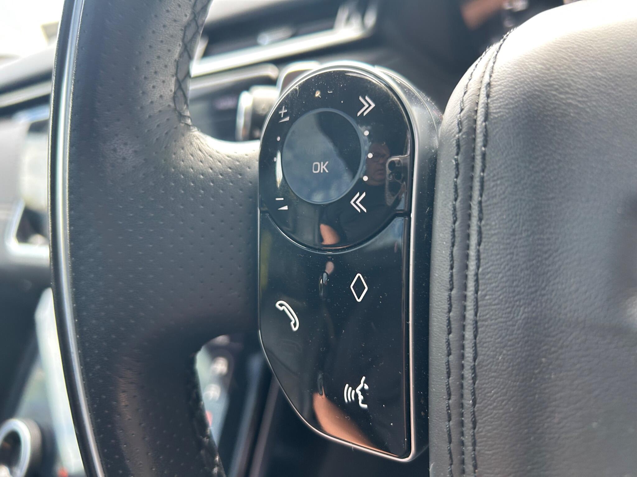 Land Rover Range Rover Velar view 25
