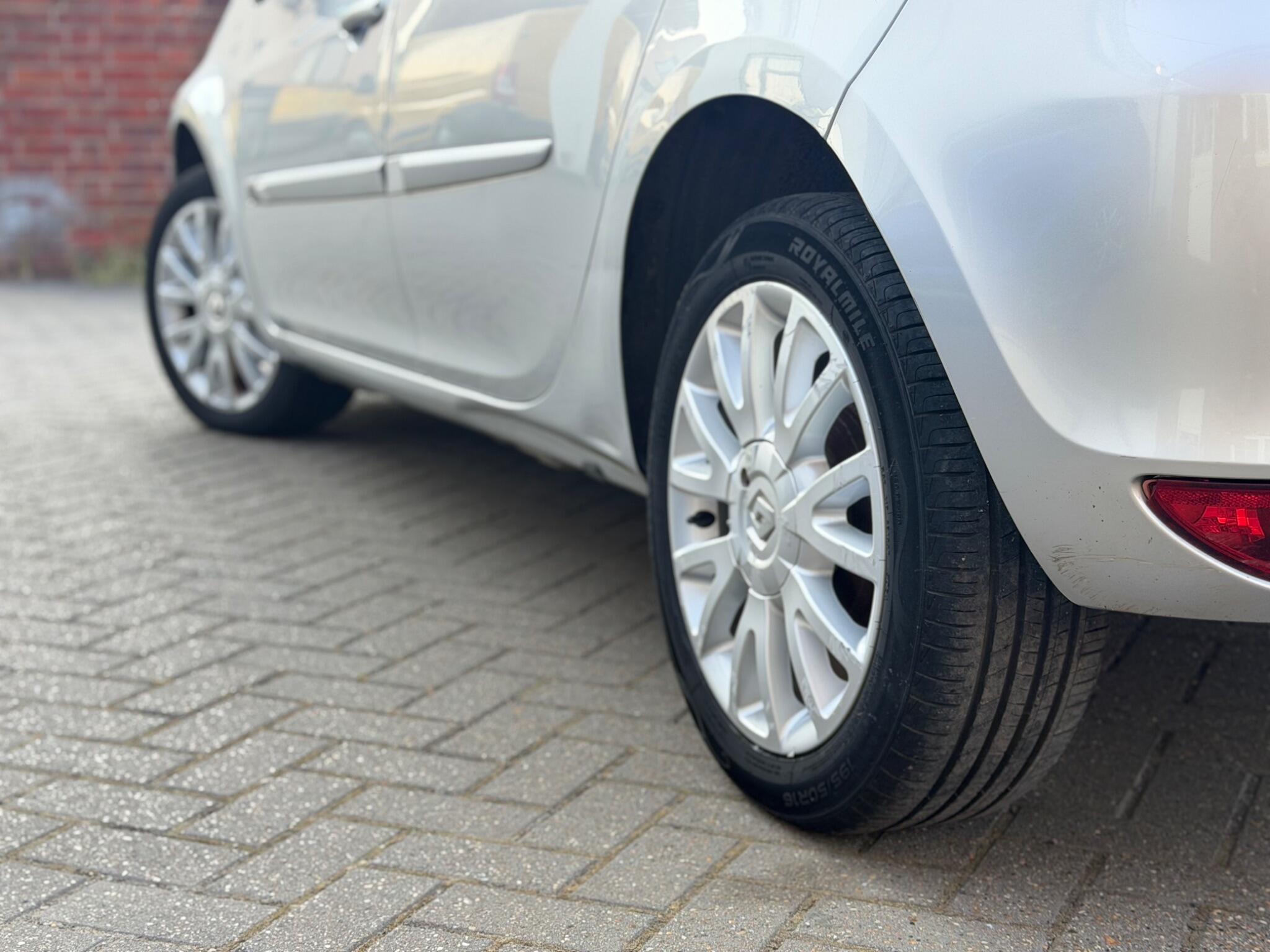 Renault Clio view 11
