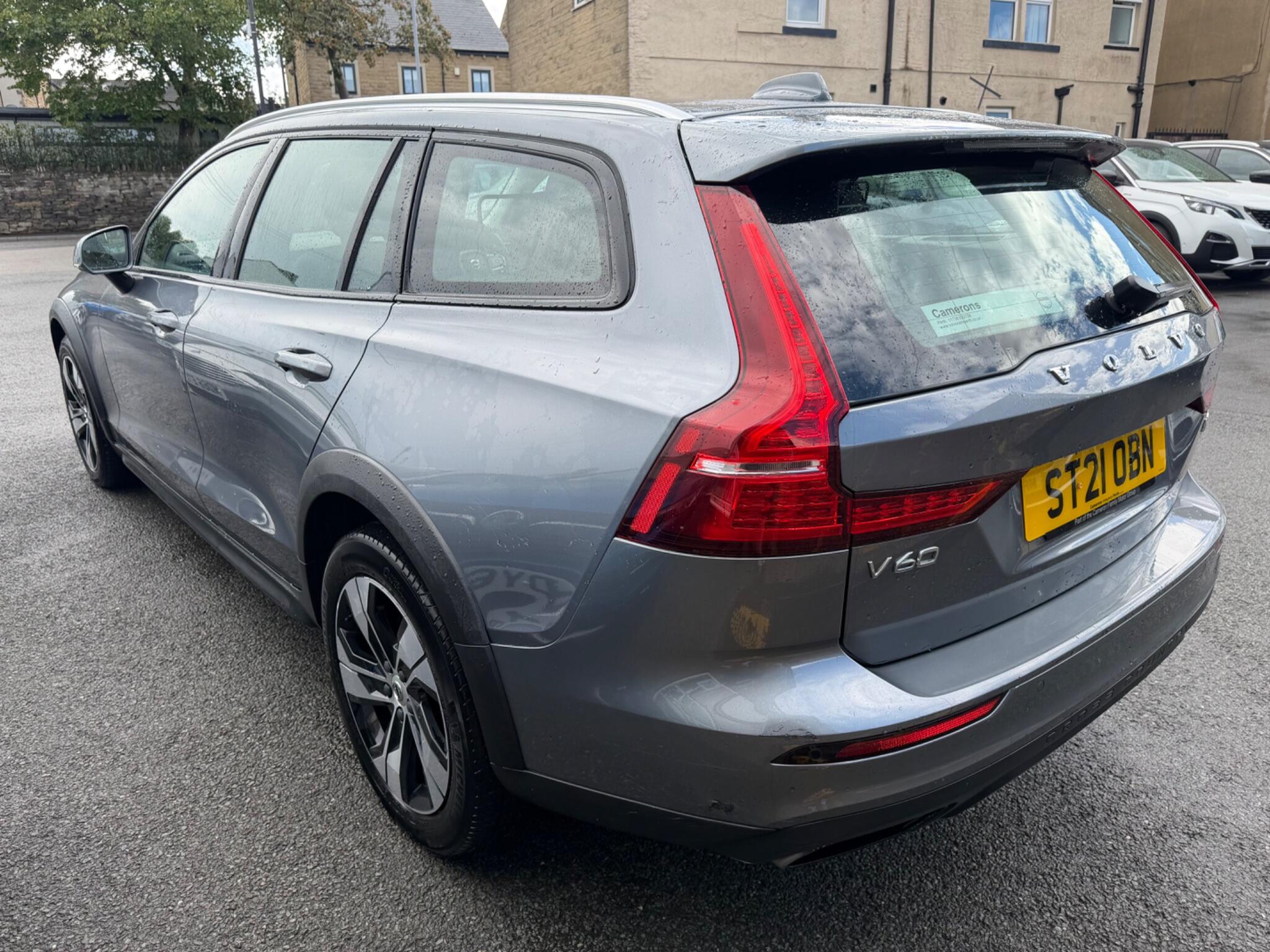 Volvo V60 Cross Country view 3