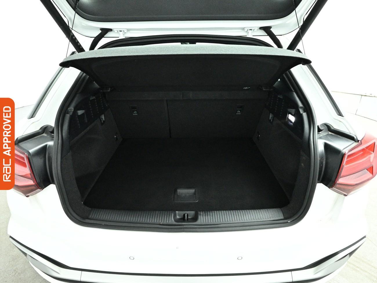Audi Q2 view 27