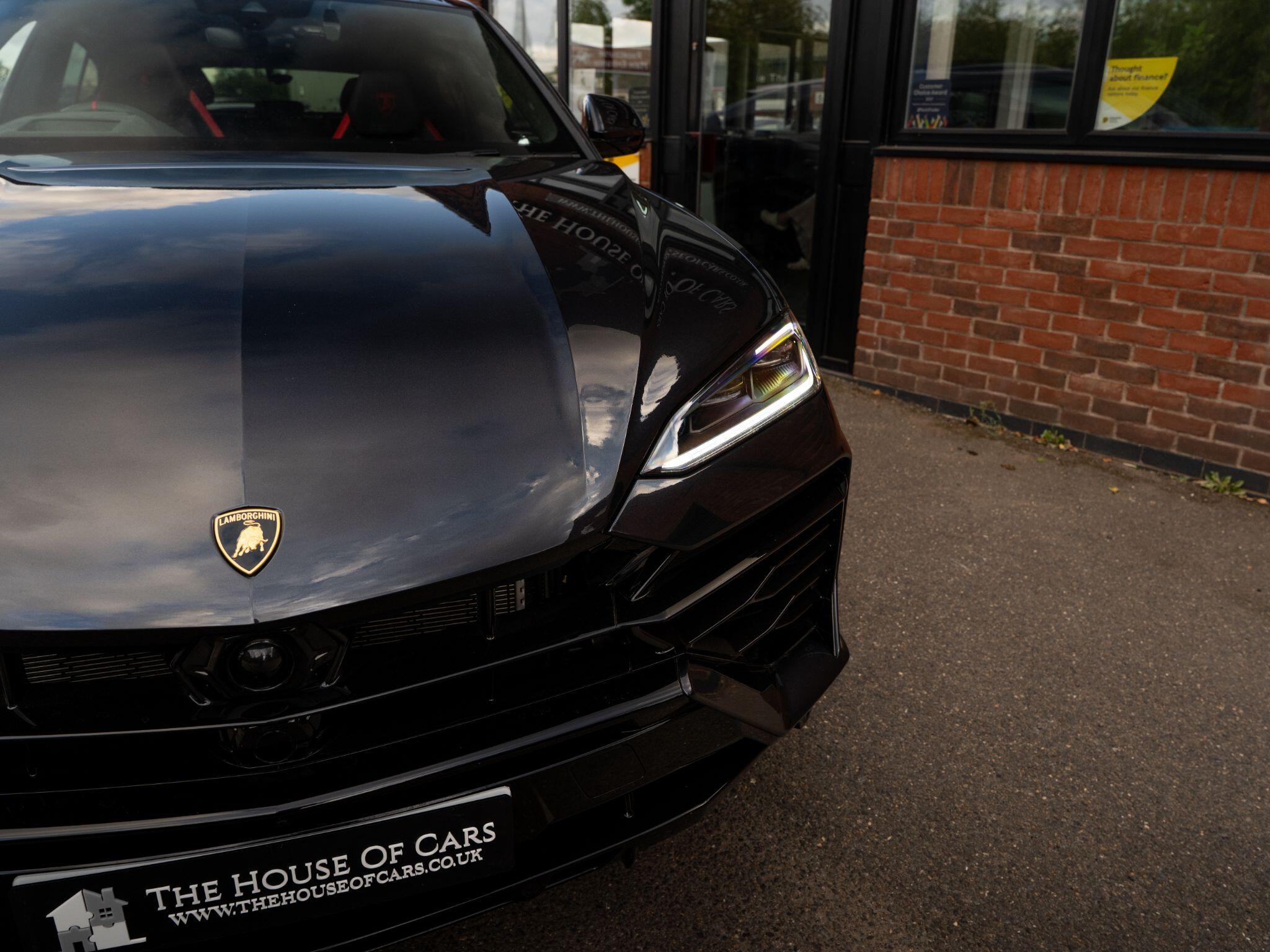 Lamborghini Urus view 19