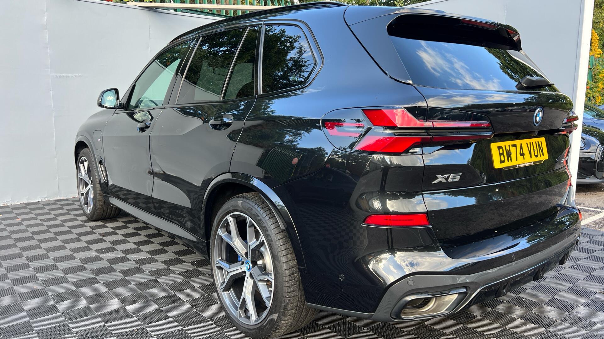 BMW X5 view 28