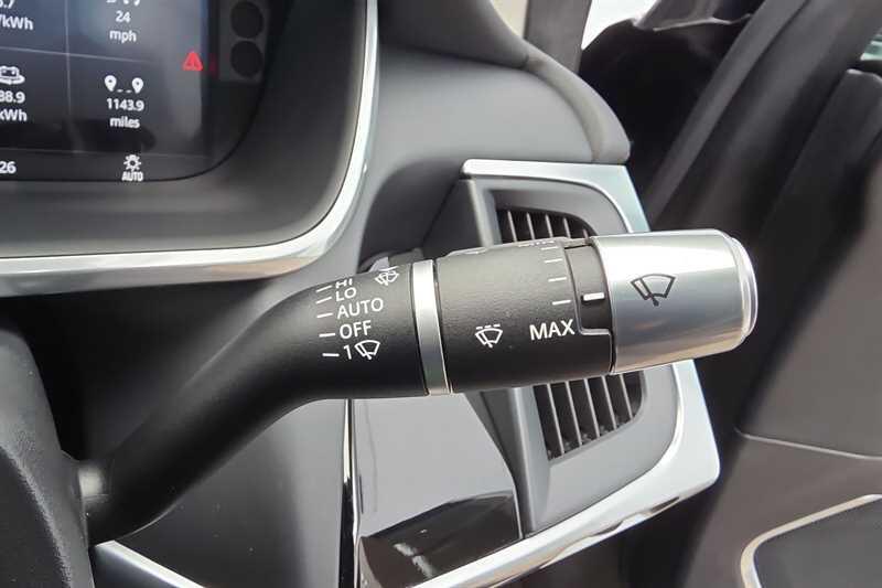 Jaguar I-Pace view 34