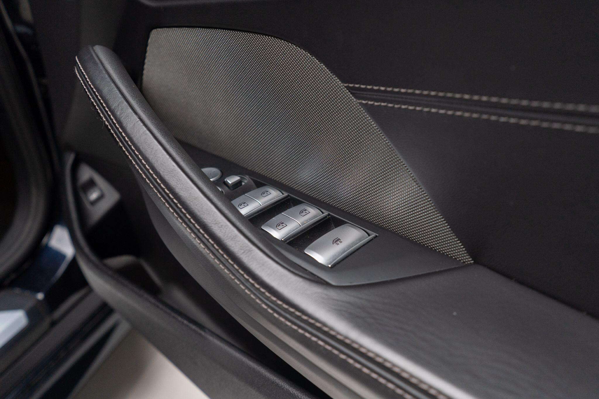 BMW 8 Series view 26
